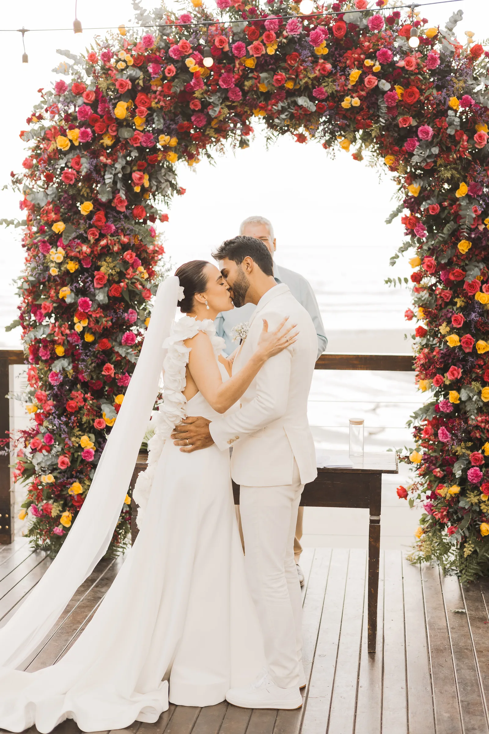 Casamento de Larissa & Ever · Pappilon Beach, Ubatuba — foto 109