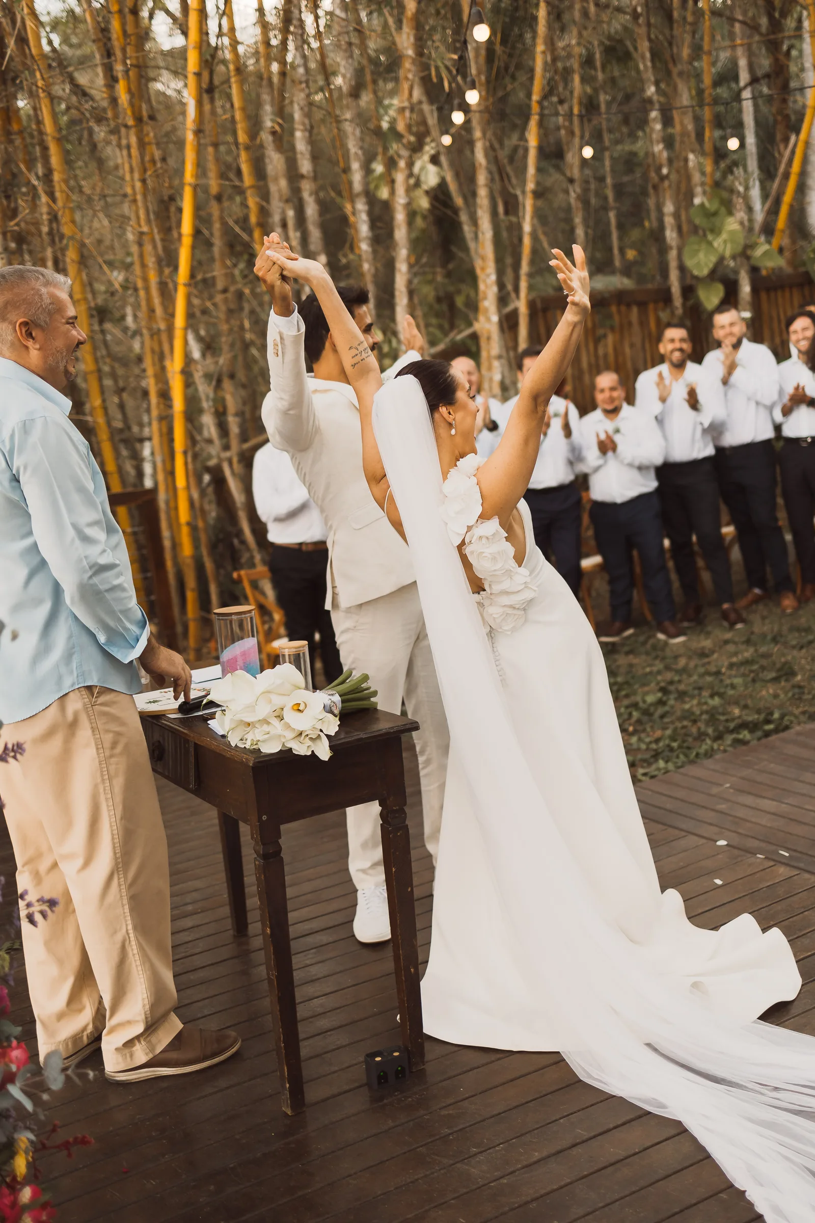 Casamento de Larissa & Ever · Pappilon Beach, Ubatuba — foto 113