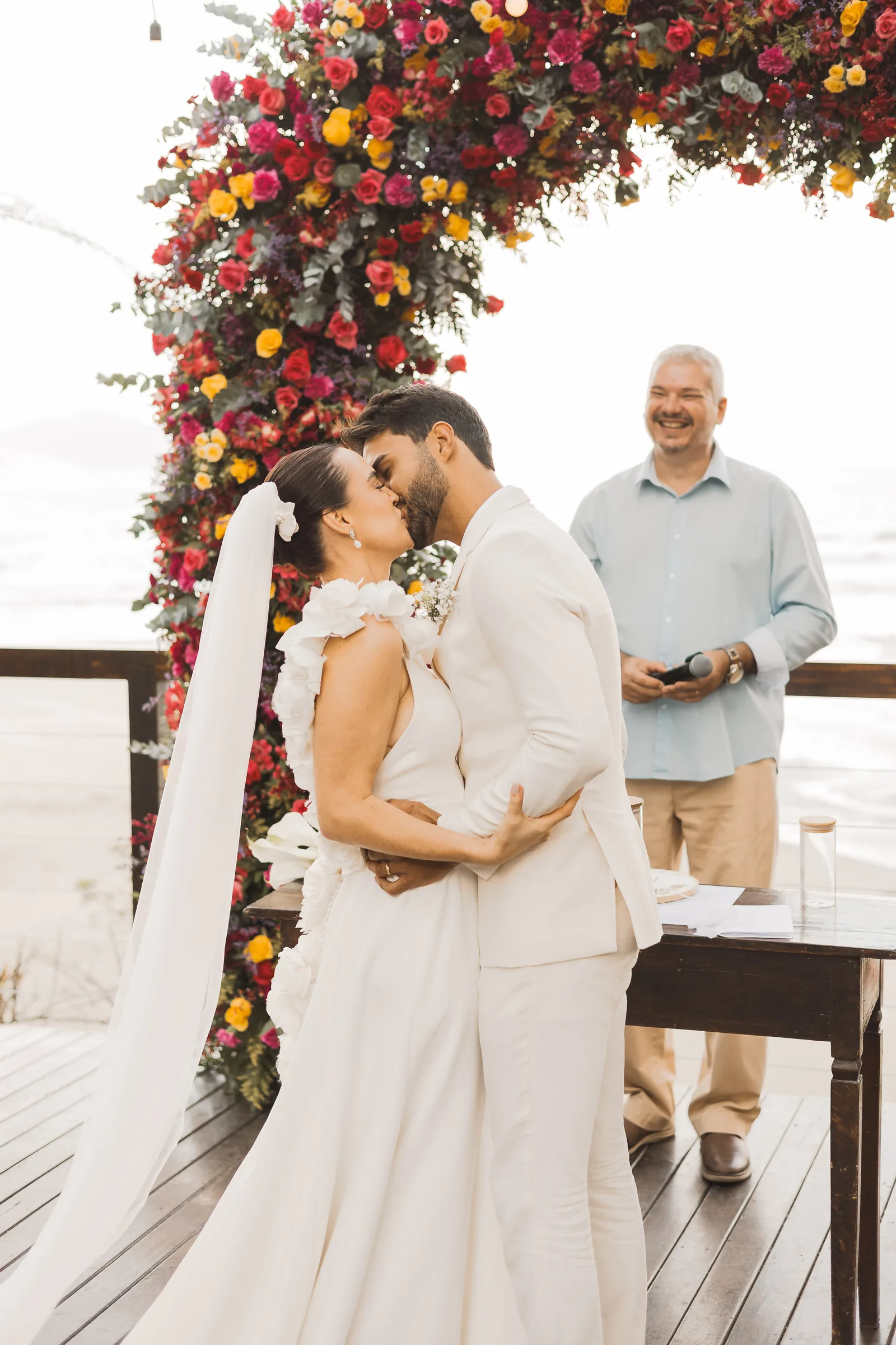 Casamento de Larissa & Ever · Pappilon Beach, Ubatuba — foto 111
