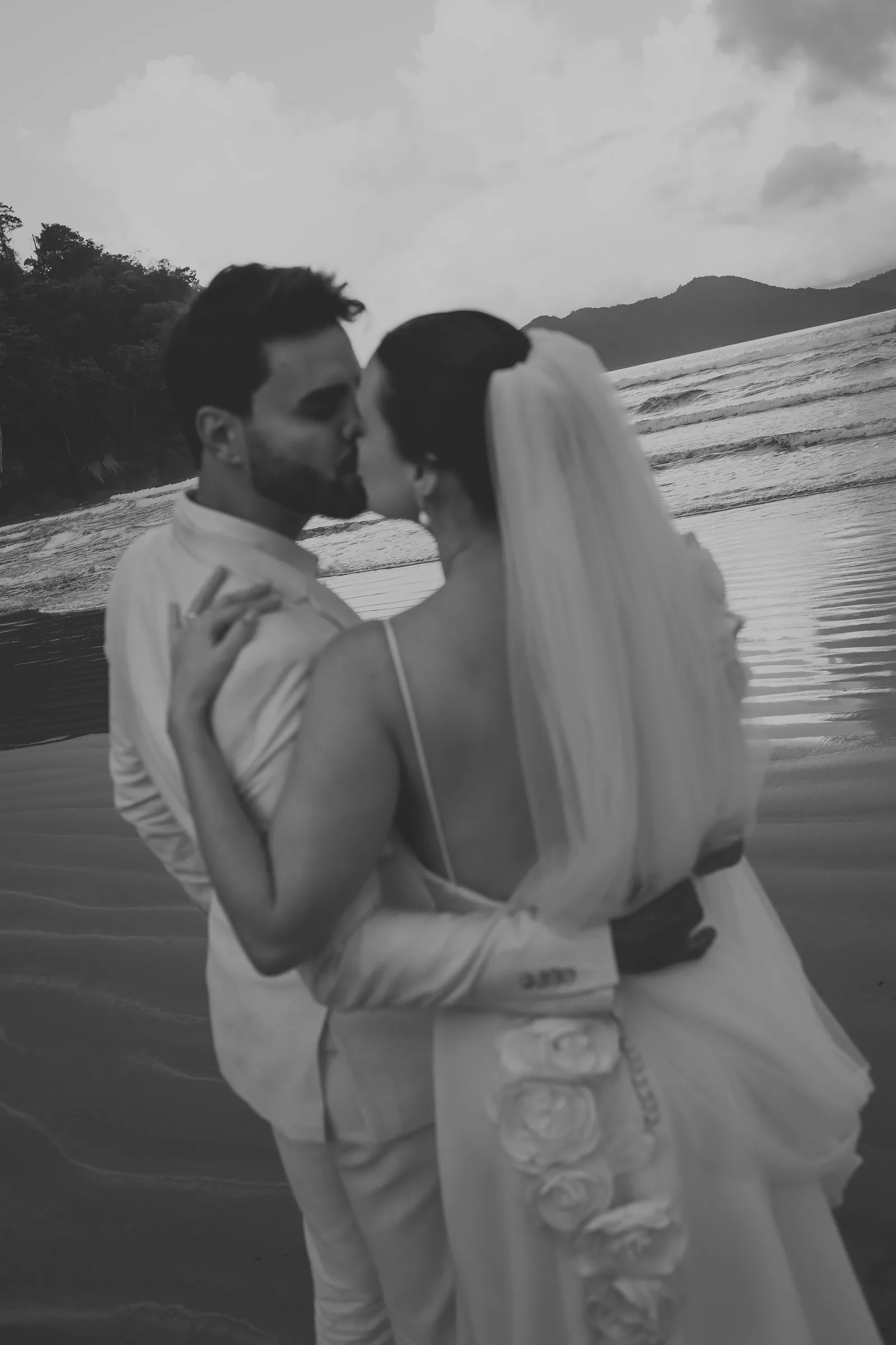 Casamento de Larissa & Ever · Pappilon Beach, Ubatuba — foto 132