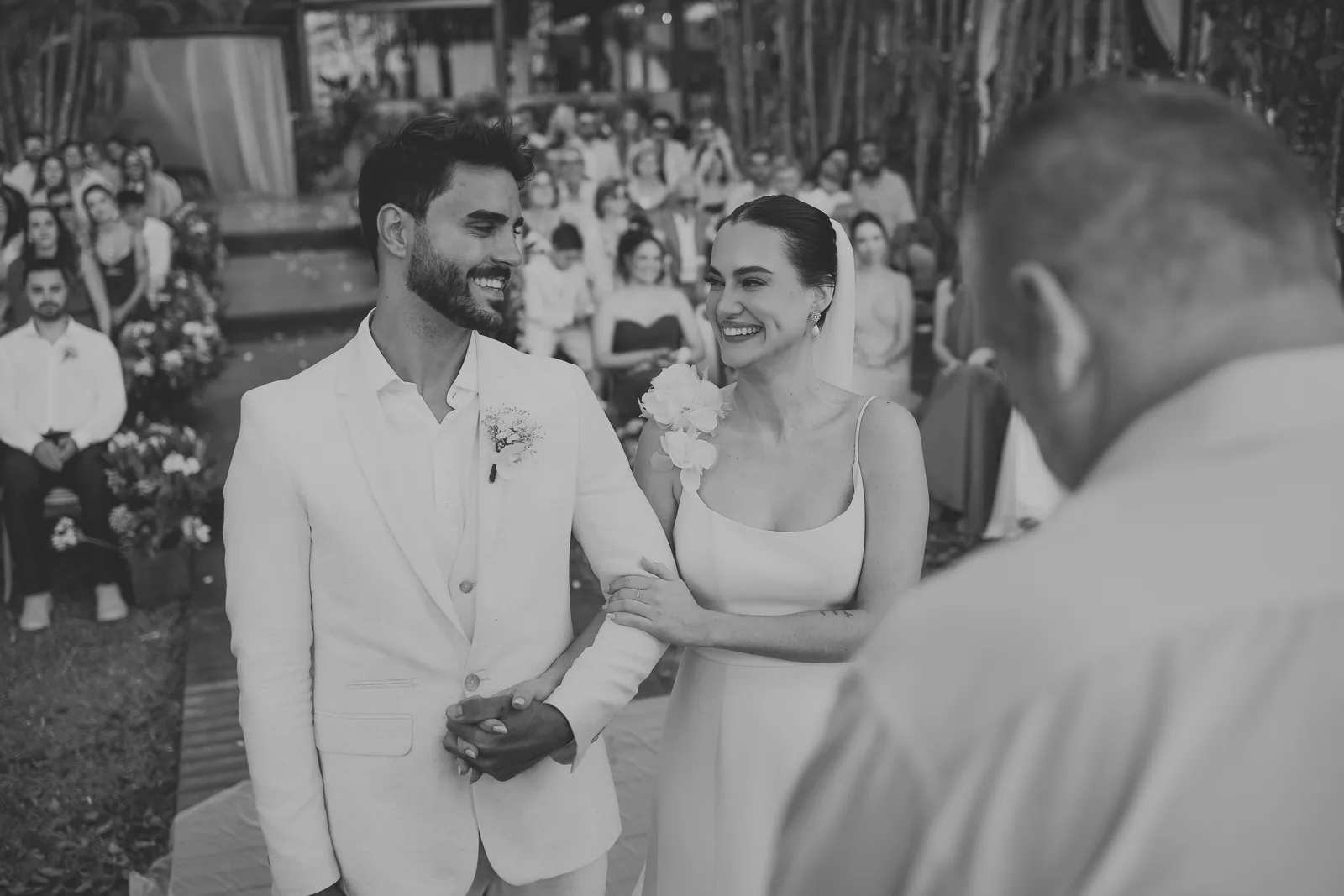 Casamento de Larissa & Ever · Pappilon Beach, Ubatuba — foto 87