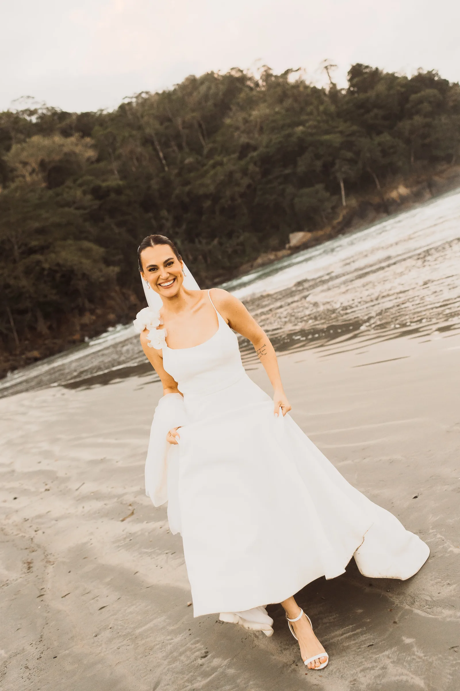 Casamento de Larissa & Ever · Pappilon Beach, Ubatuba — foto 146