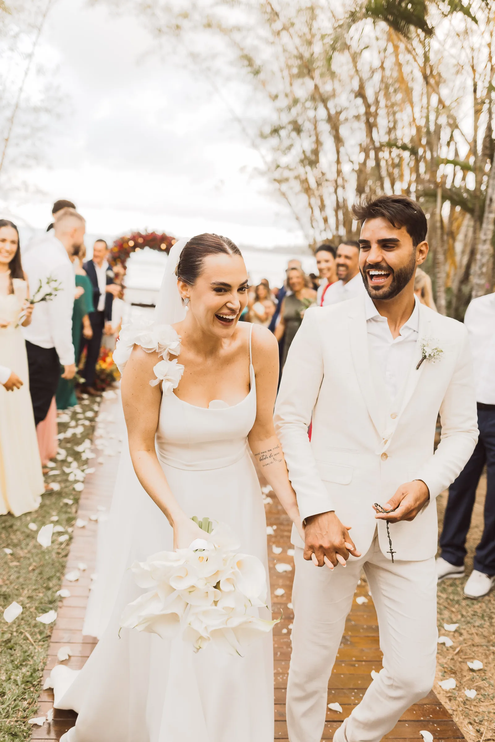 Casamento de Larissa & Ever · Pappilon Beach, Ubatuba — foto 117