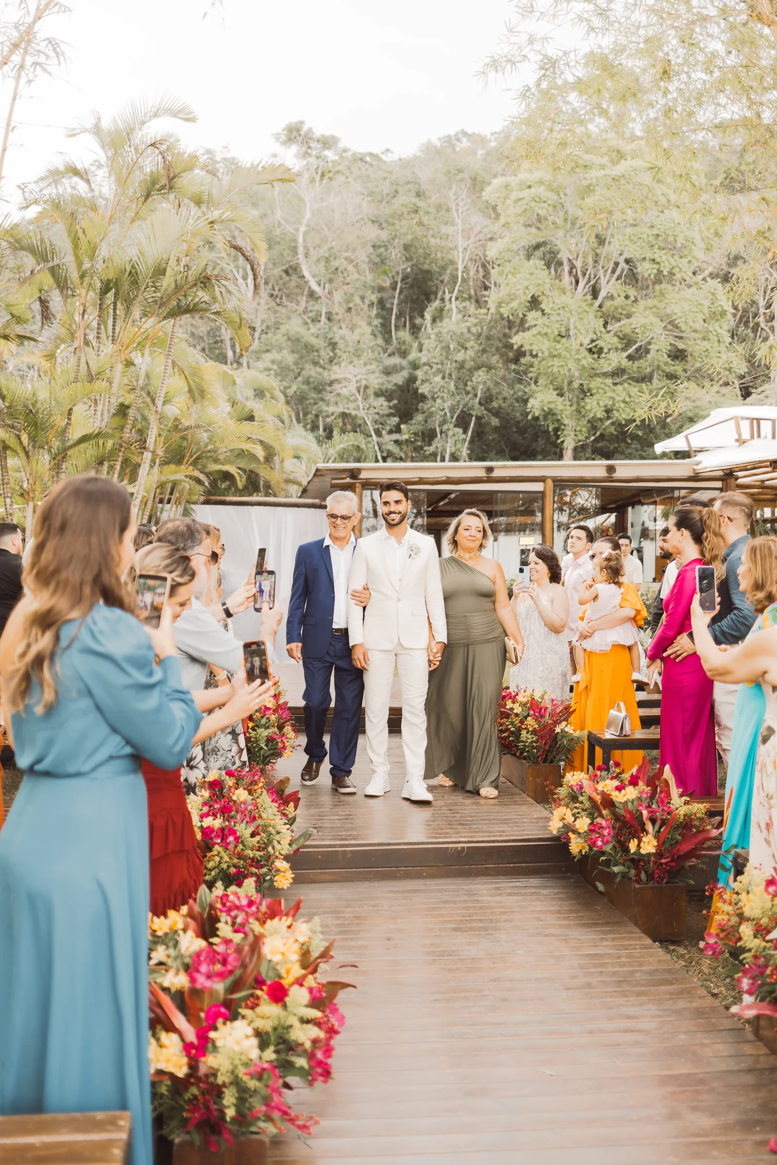 Casamento de Larissa & Ever · Pappilon Beach, Ubatuba — foto 67