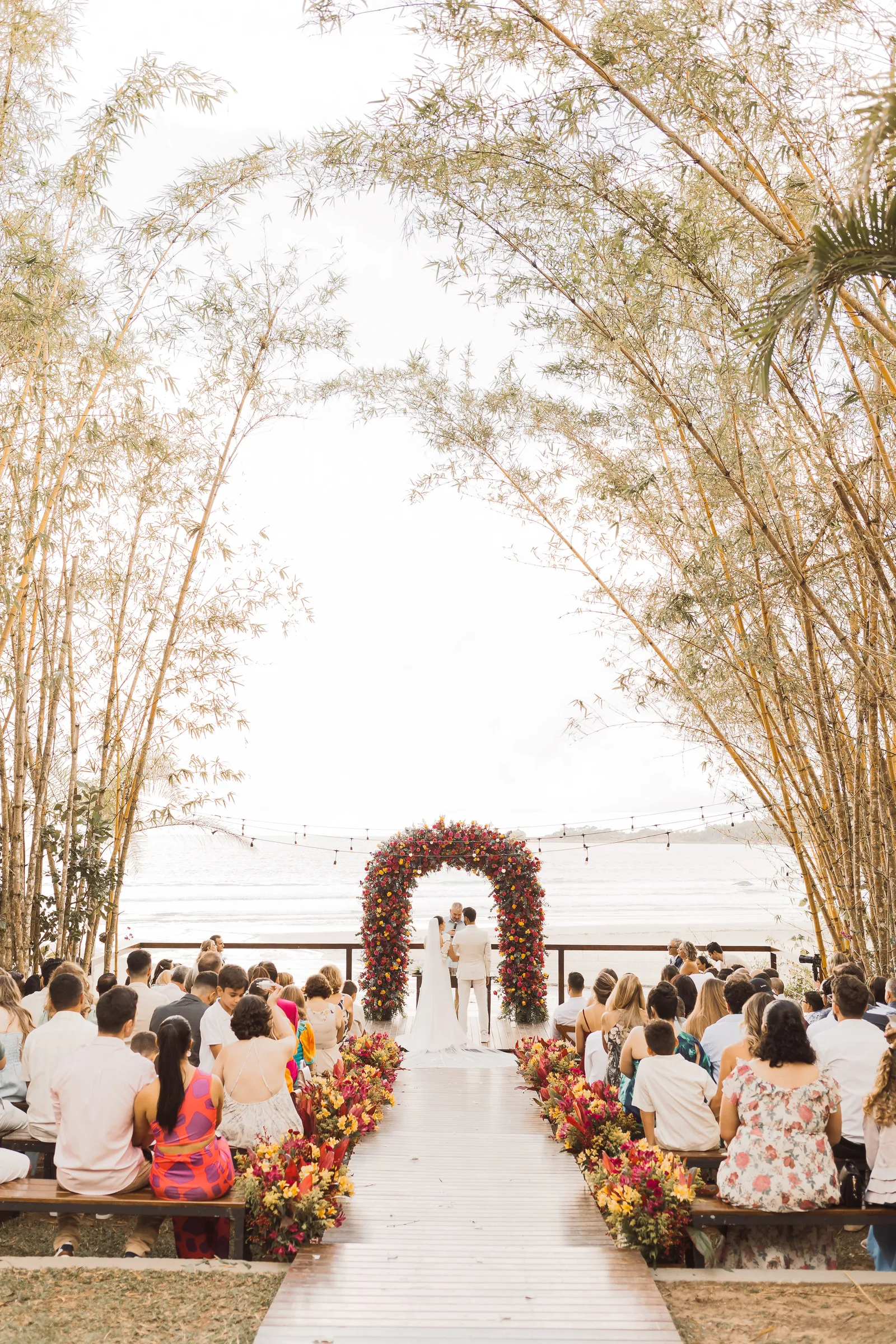 Casamento de Larissa & Ever · Pappilon Beach, Ubatuba — foto 84