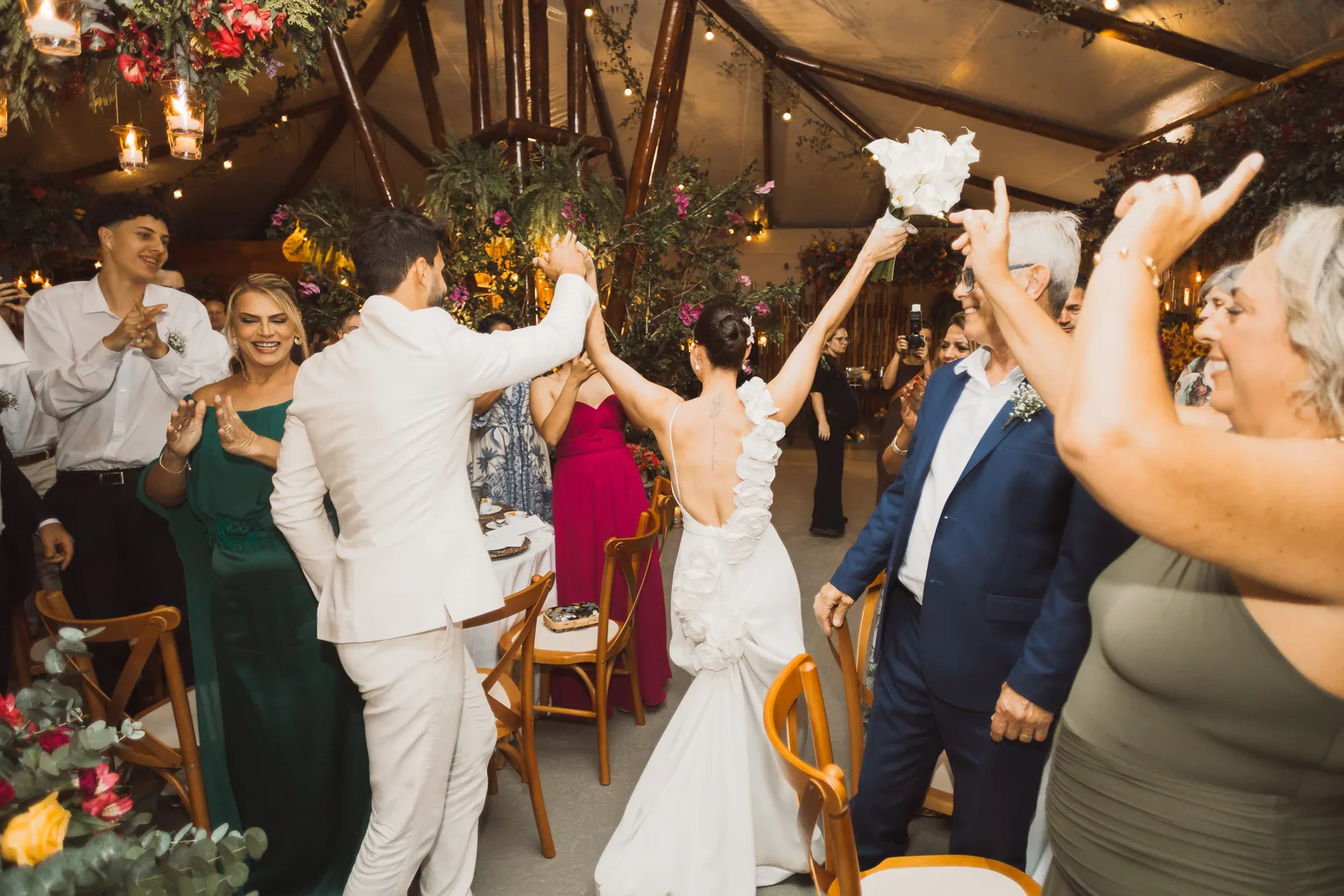 Casamento de Larissa & Ever · Pappilon Beach, Ubatuba — foto 150