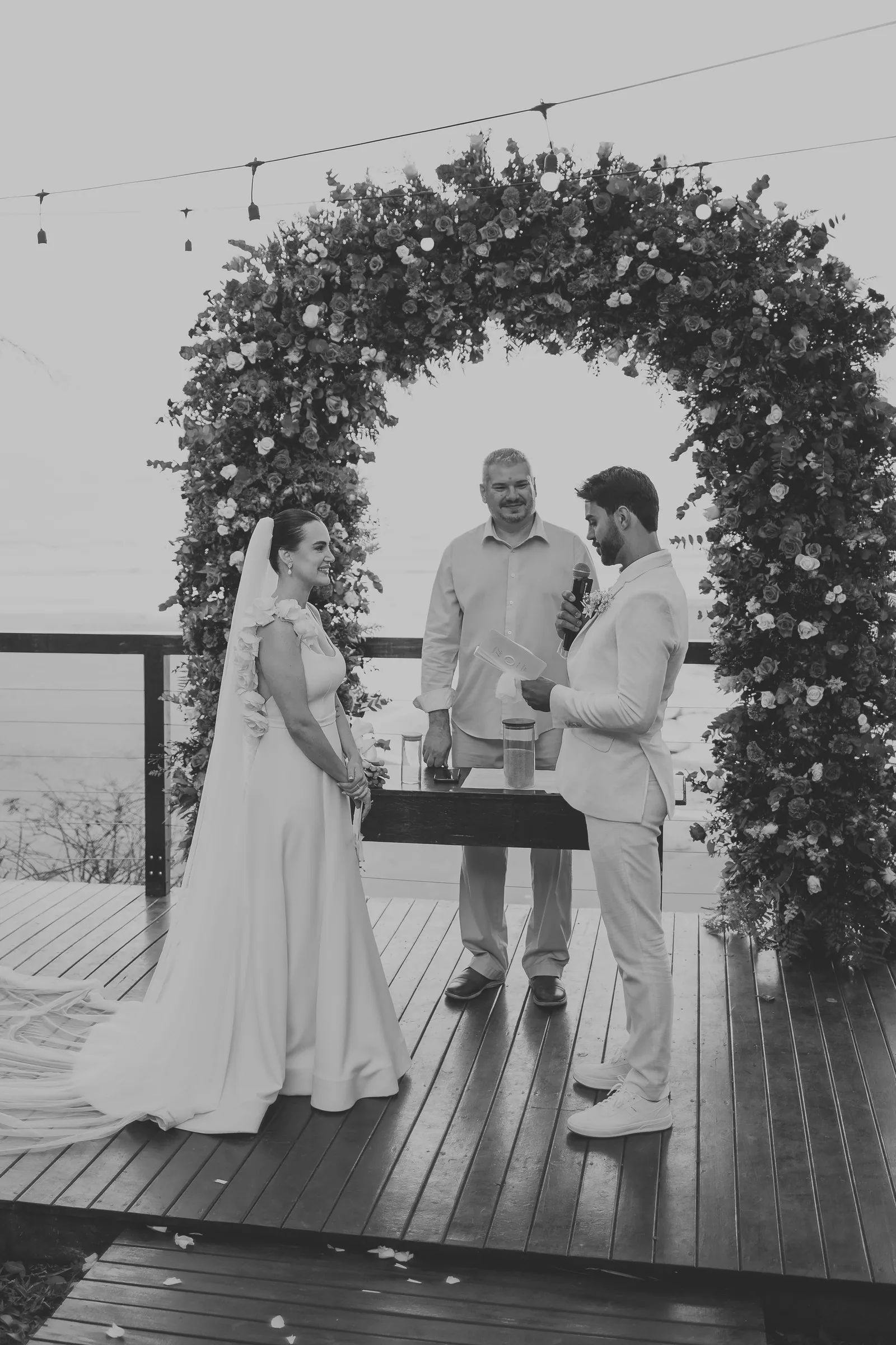 Casamento de Larissa & Ever · Pappilon Beach, Ubatuba — foto 99