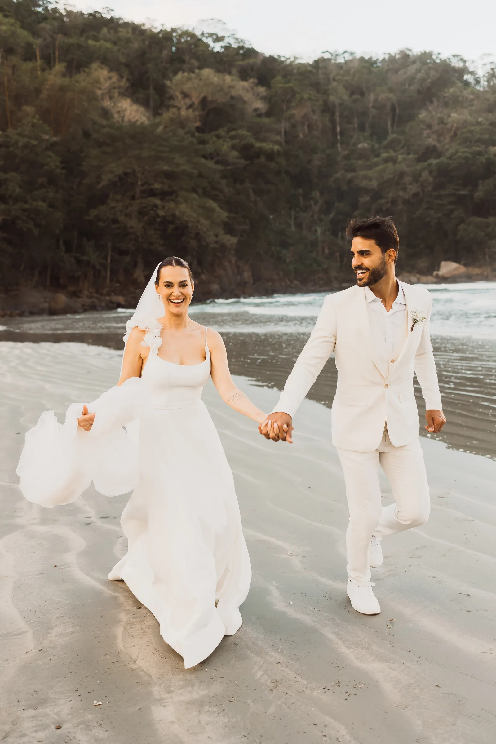 Casamento de Larissa & Ever · Pappilon Beach, Ubatuba — foto 134