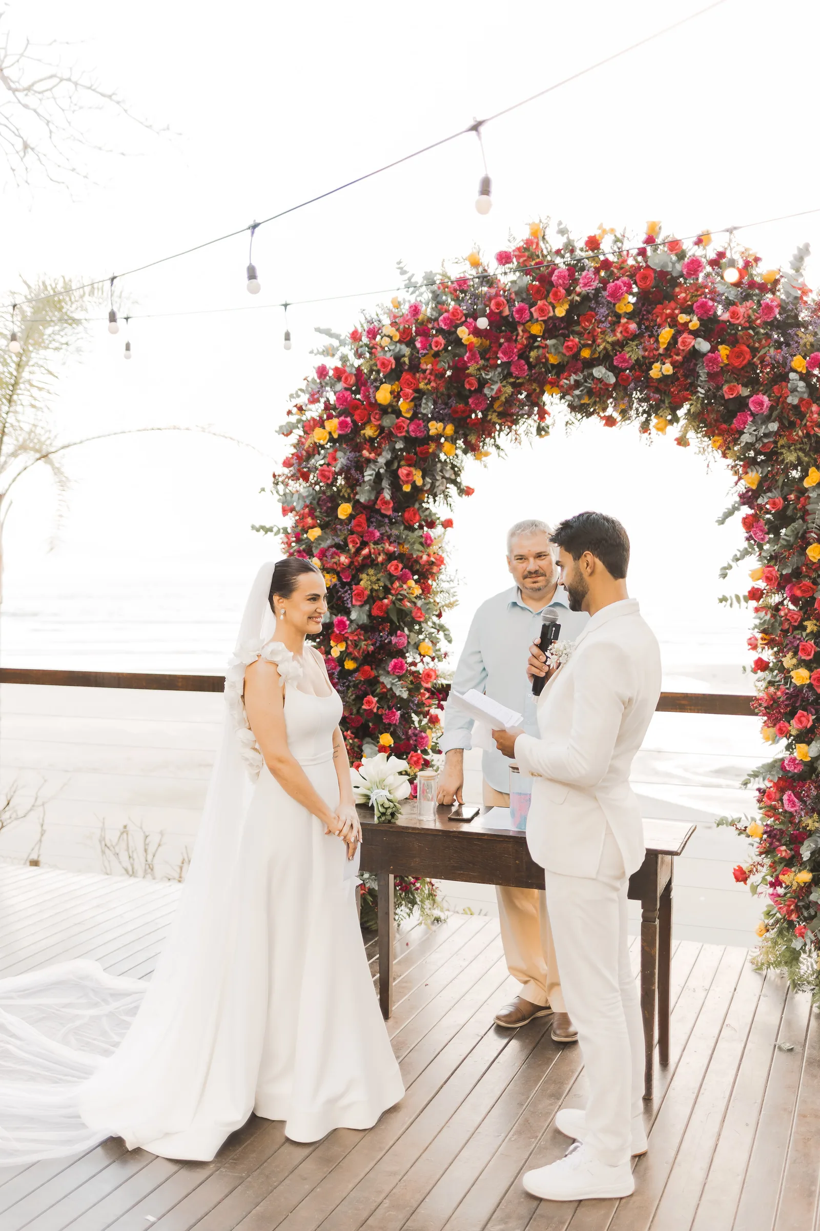 Casamento de Larissa & Ever · Pappilon Beach, Ubatuba — foto 95