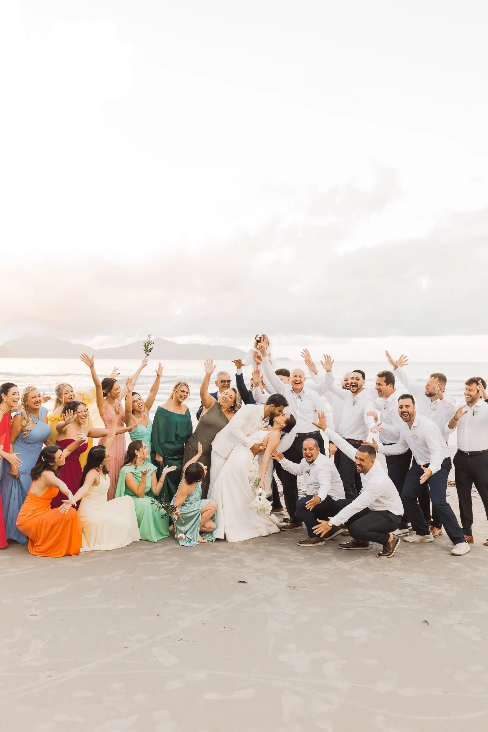 Casamento de Larissa & Ever · Pappilon Beach, Ubatuba — foto 139