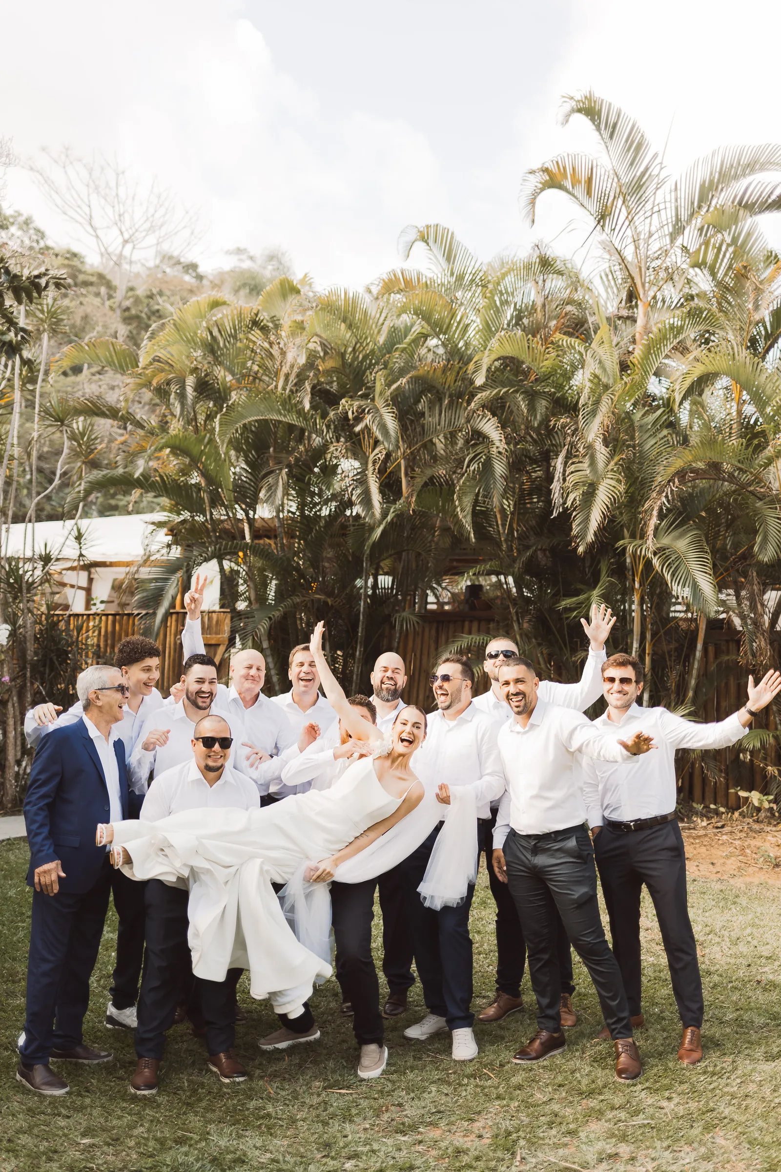 Casamento de Larissa & Ever · Pappilon Beach, Ubatuba — foto 45