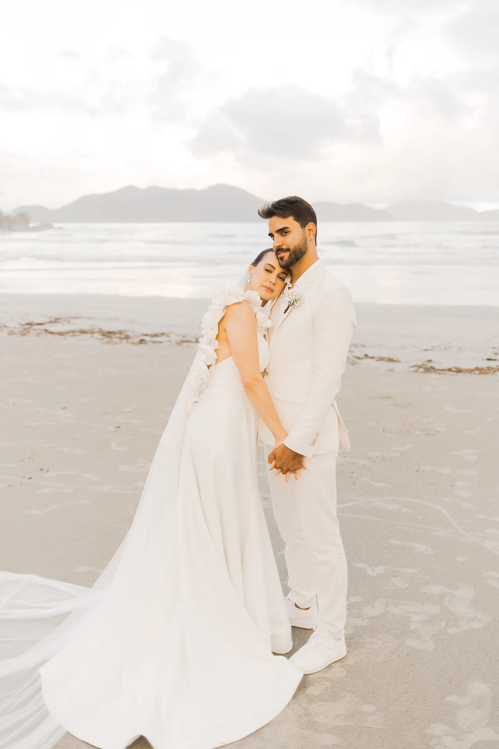 Casamento de Larissa & Ever · Pappilon Beach, Ubatuba — foto 125
