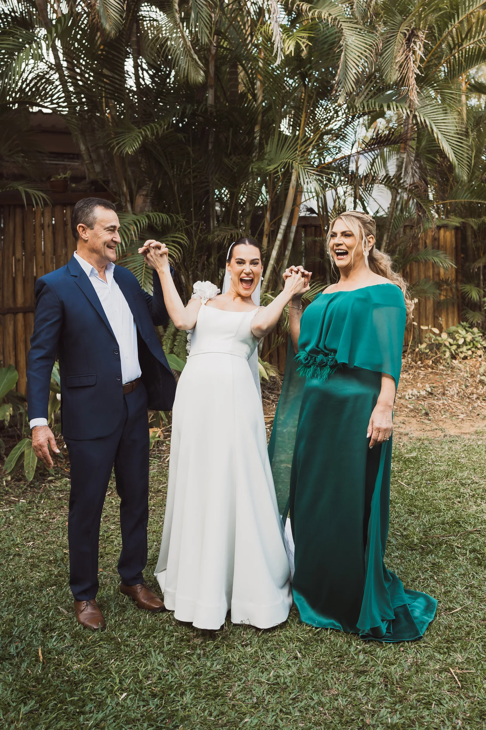 Casamento de Larissa & Ever · Pappilon Beach, Ubatuba — foto 50