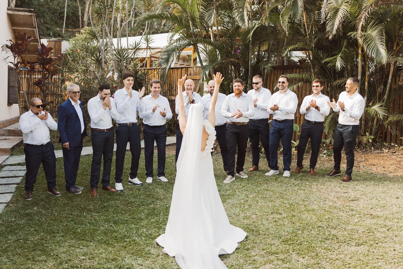 Casamento de Larissa & Ever · Pappilon Beach, Ubatuba — foto 44