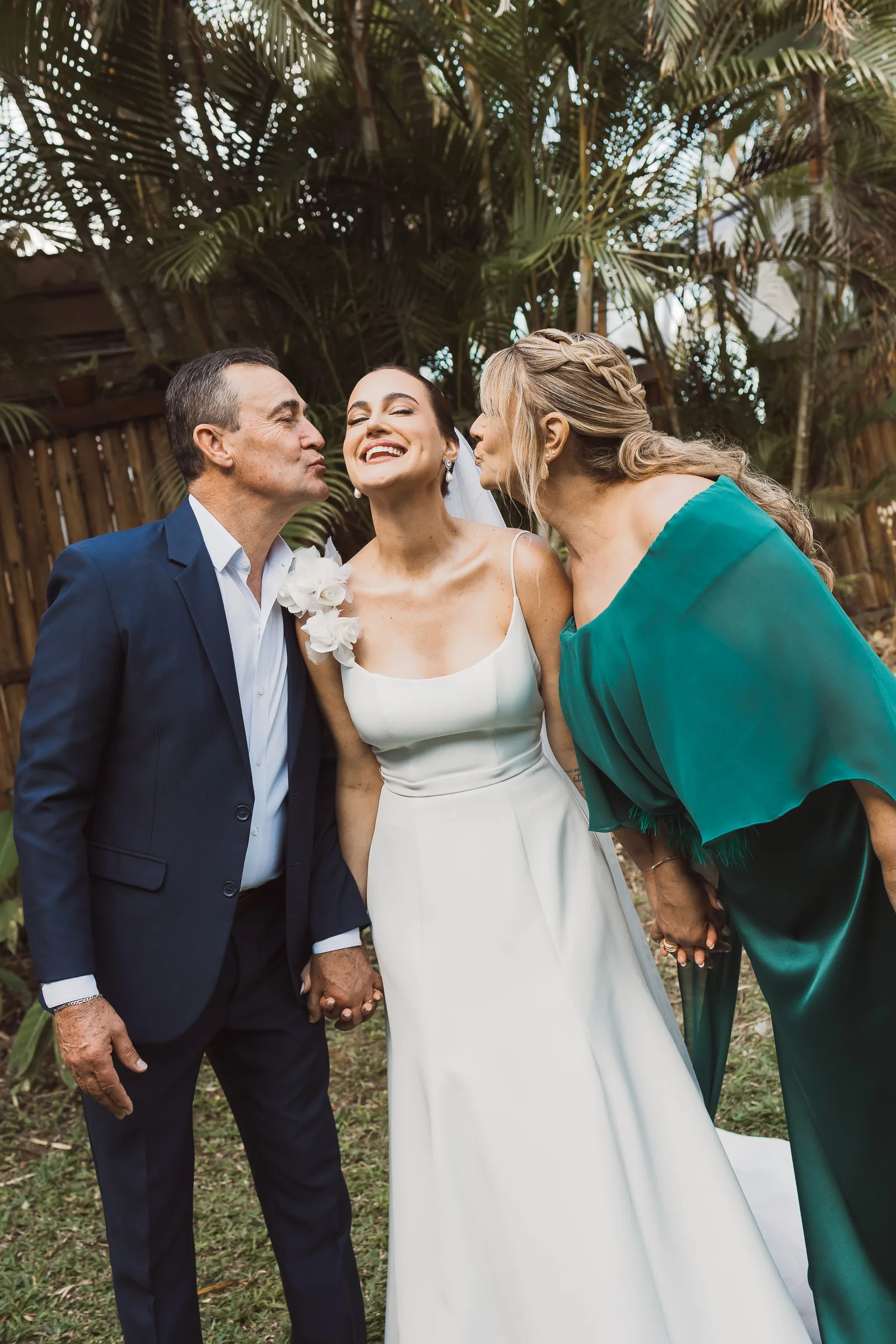 Casamento de Larissa & Ever · Pappilon Beach, Ubatuba — foto 49