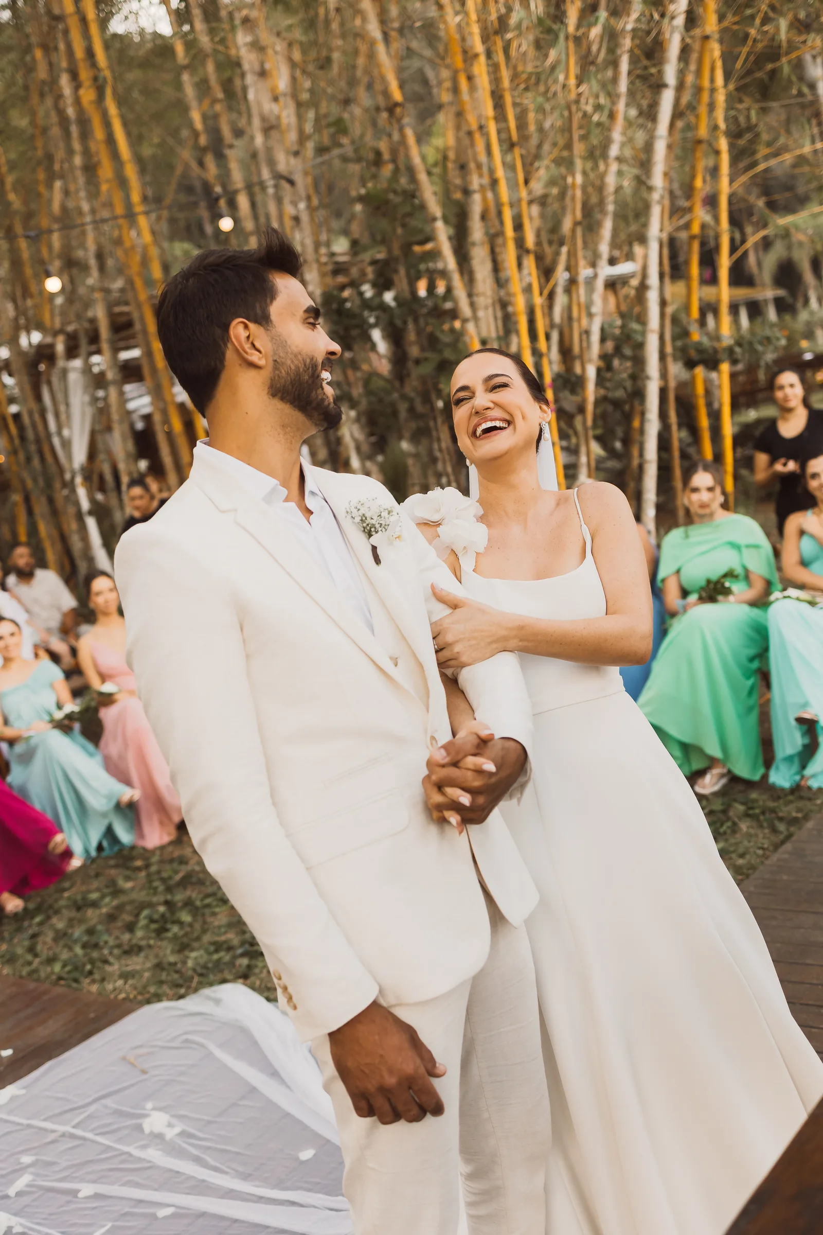 Casamento de Larissa & Ever · Pappilon Beach, Ubatuba — foto 89
