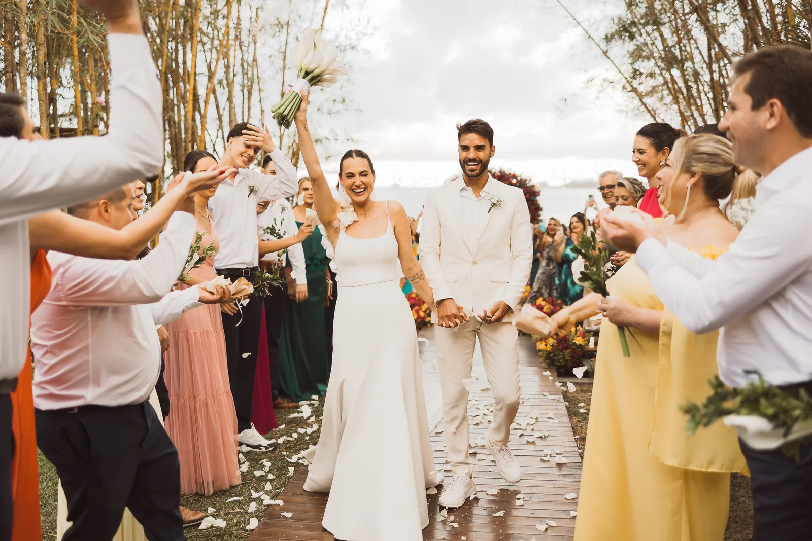 Casamento de Larissa & Ever · Pappilon Beach, Ubatuba — foto 116