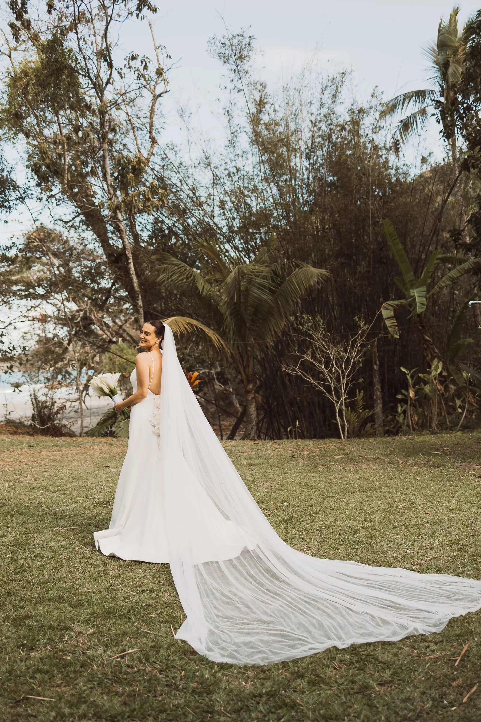 Casamento de Larissa & Ever · Pappilon Beach, Ubatuba — foto 57