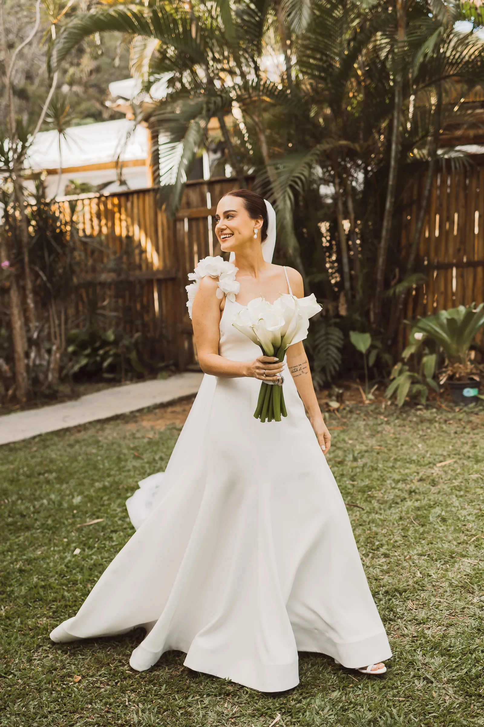 Casamento de Larissa & Ever · Pappilon Beach, Ubatuba — foto 54