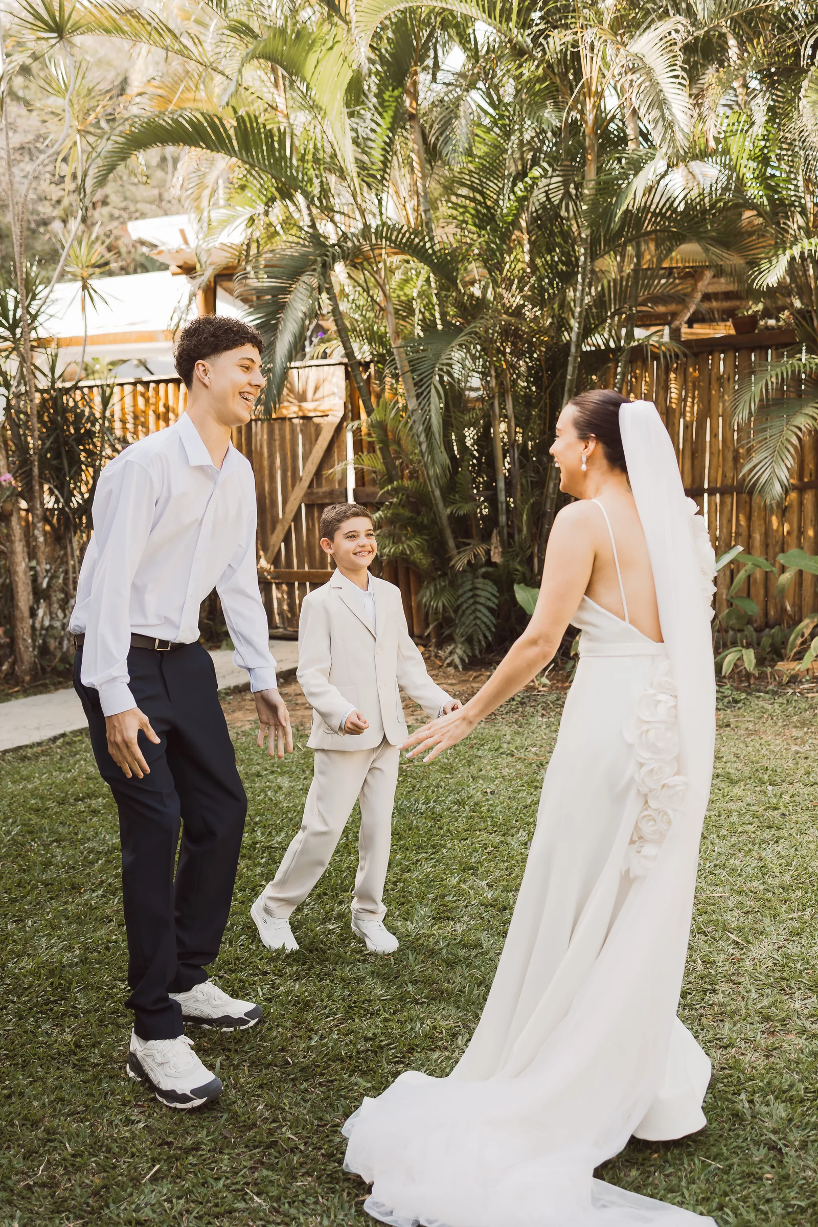 Casamento de Larissa & Ever · Pappilon Beach, Ubatuba — foto 43