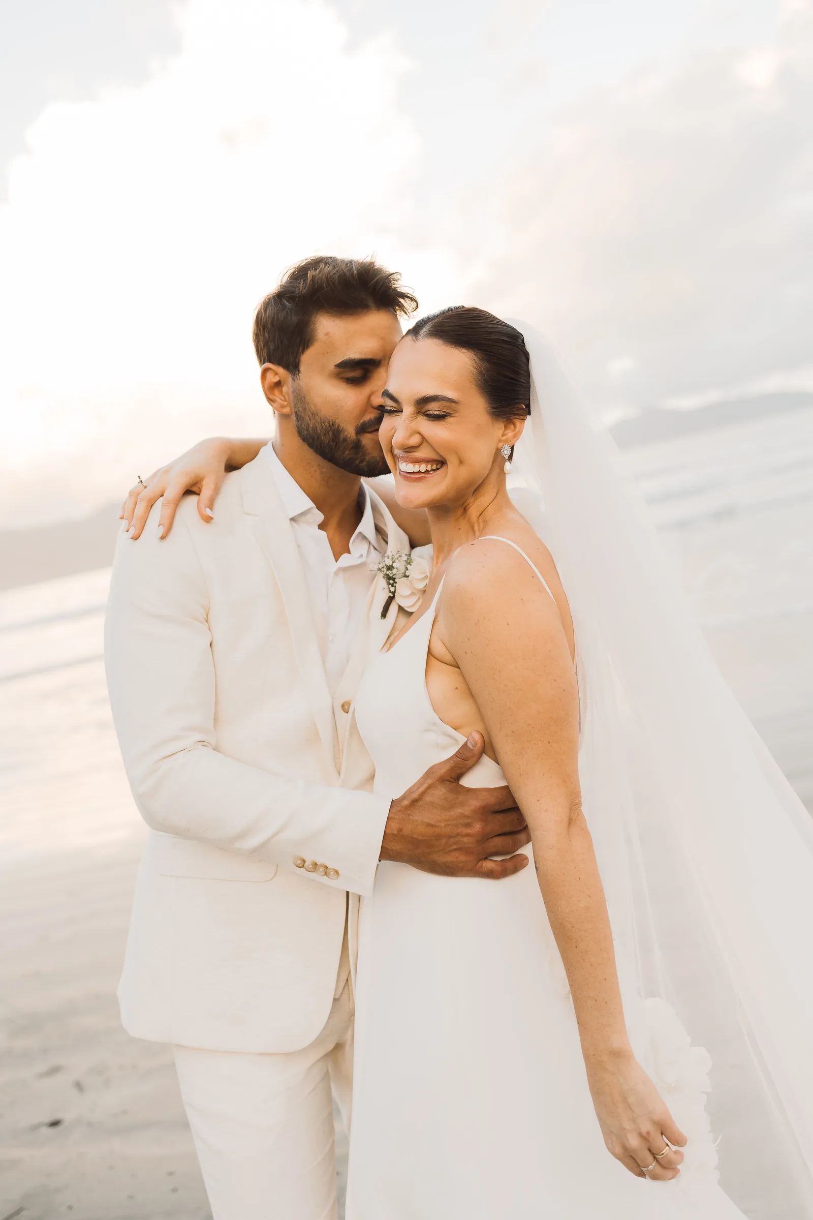 Casamento de Larissa & Ever · Pappilon Beach, Ubatuba — foto 137