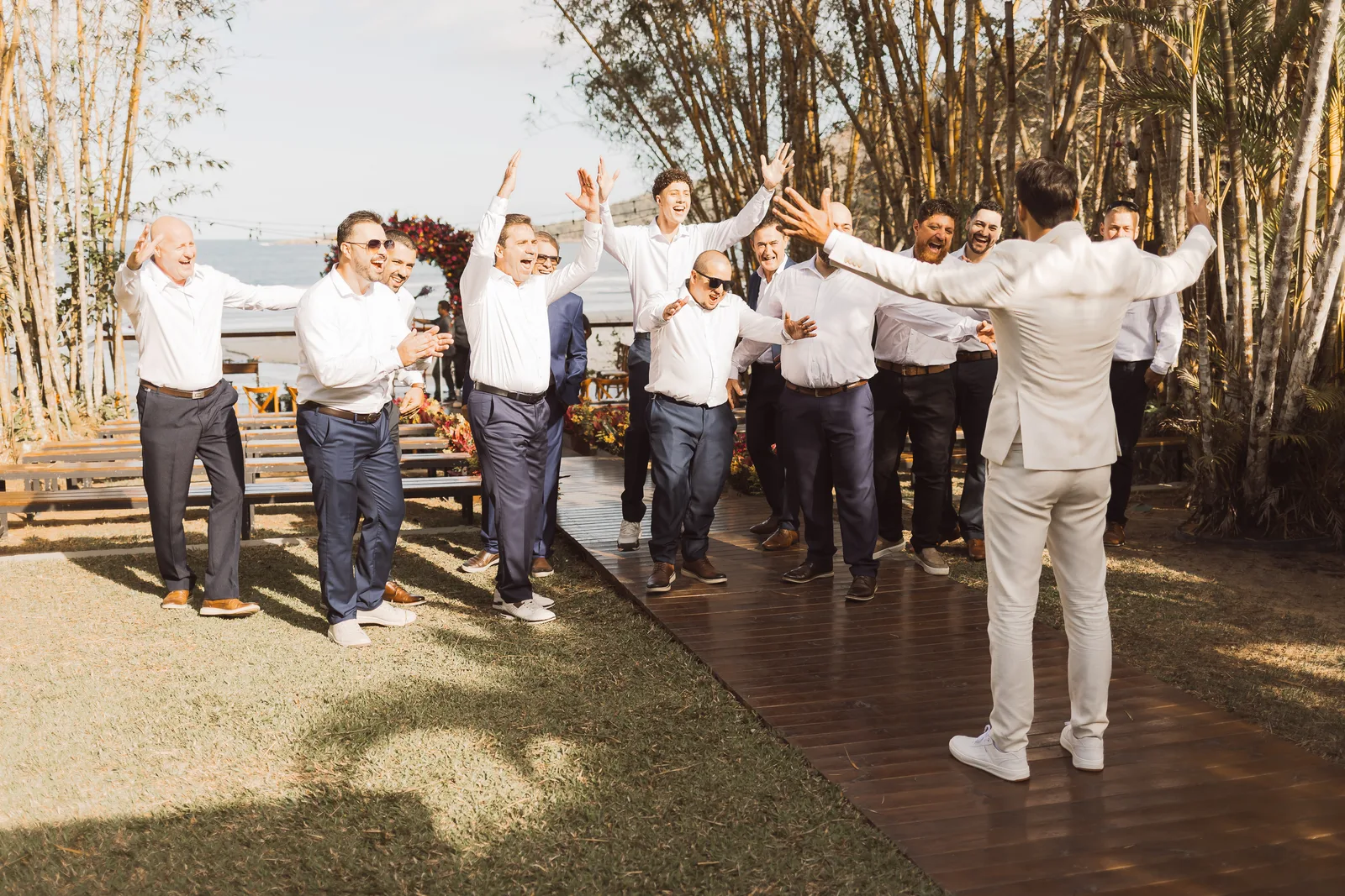 Casamento de Larissa & Ever · Pappilon Beach, Ubatuba — foto 46