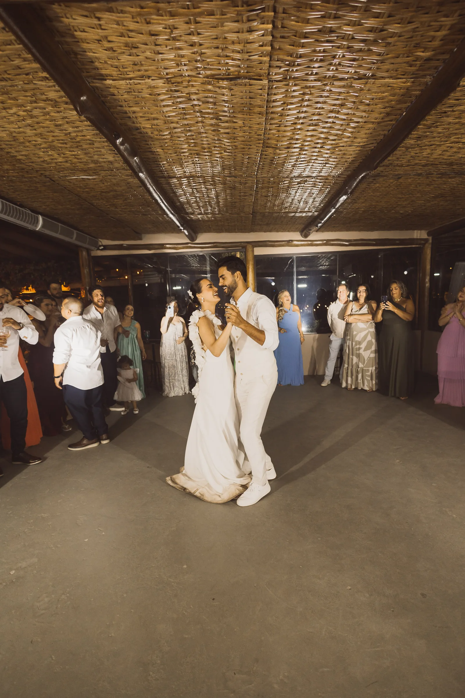 Casamento de Larissa & Ever · Pappilon Beach, Ubatuba — foto 156