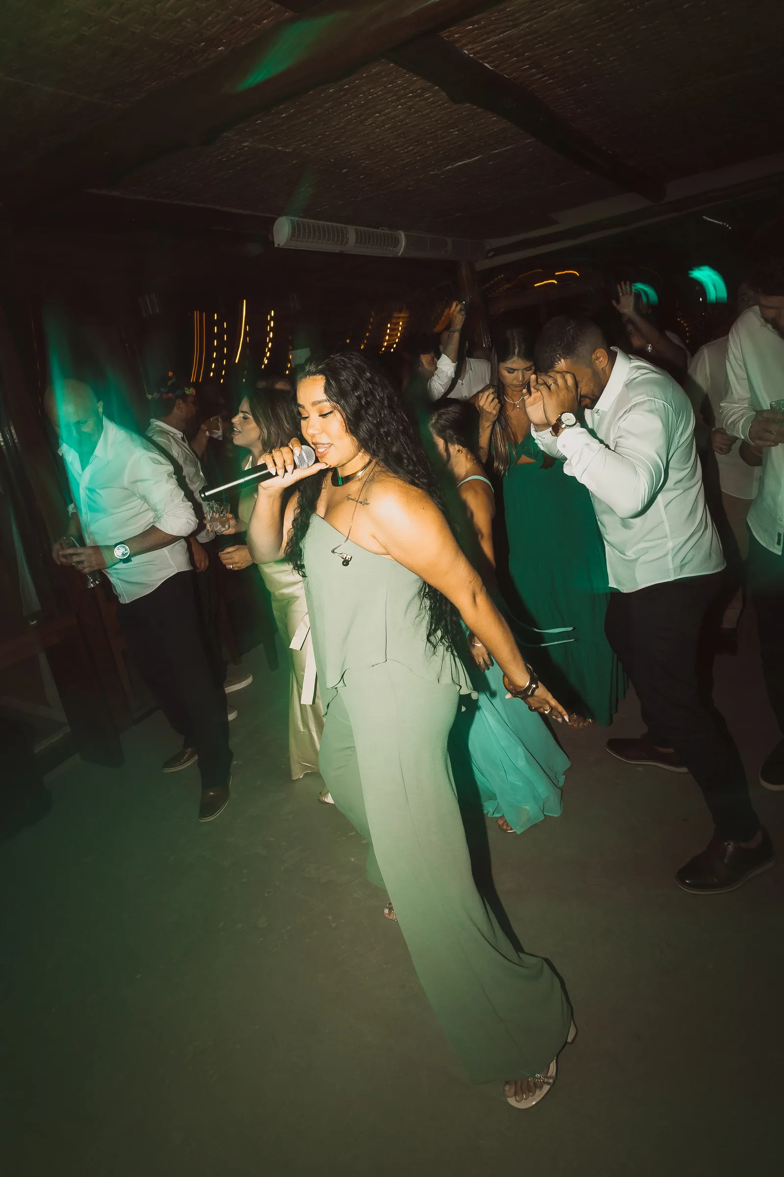 Casamento de Larissa & Ever · Pappilon Beach, Ubatuba — foto 164