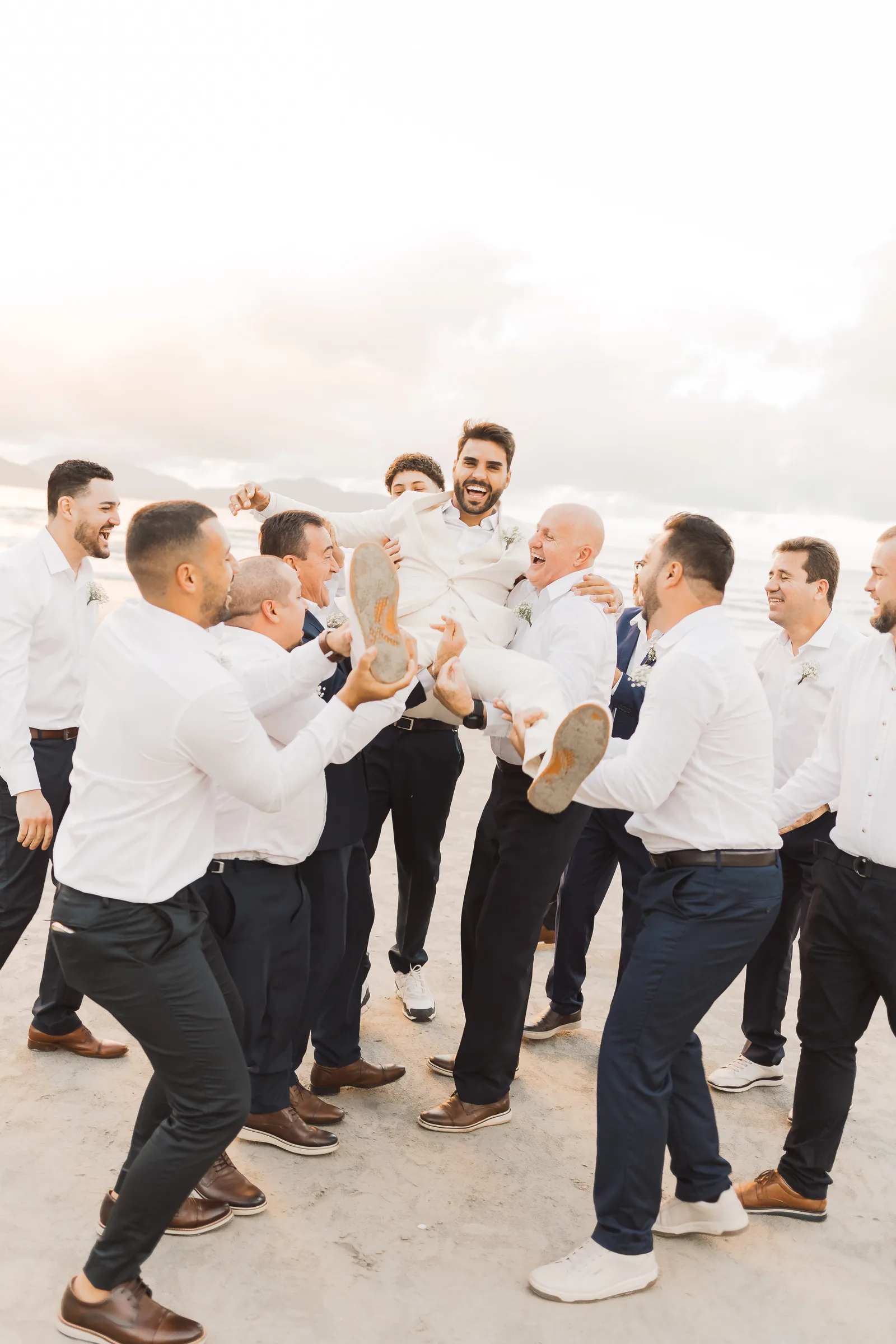 Casamento de Larissa & Ever · Pappilon Beach, Ubatuba — foto 142