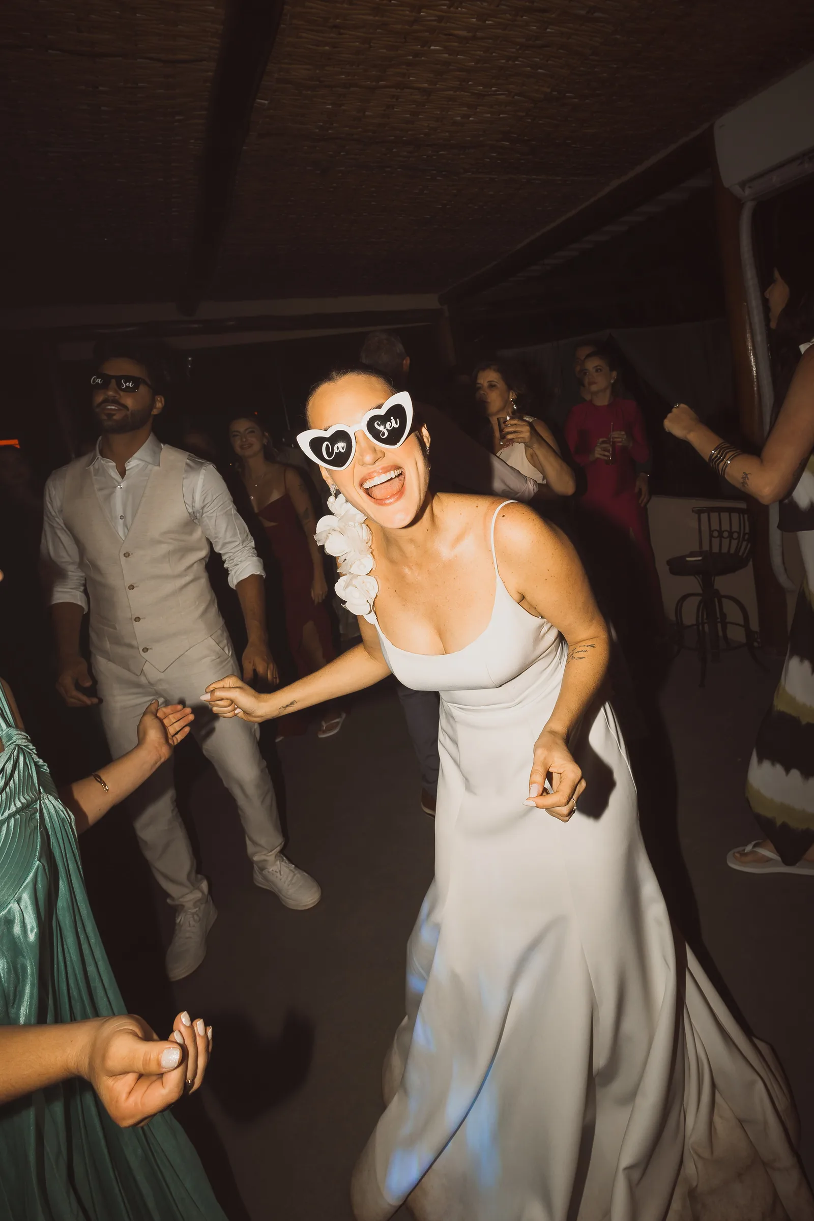 Casamento de Larissa & Ever · Pappilon Beach, Ubatuba — foto 159