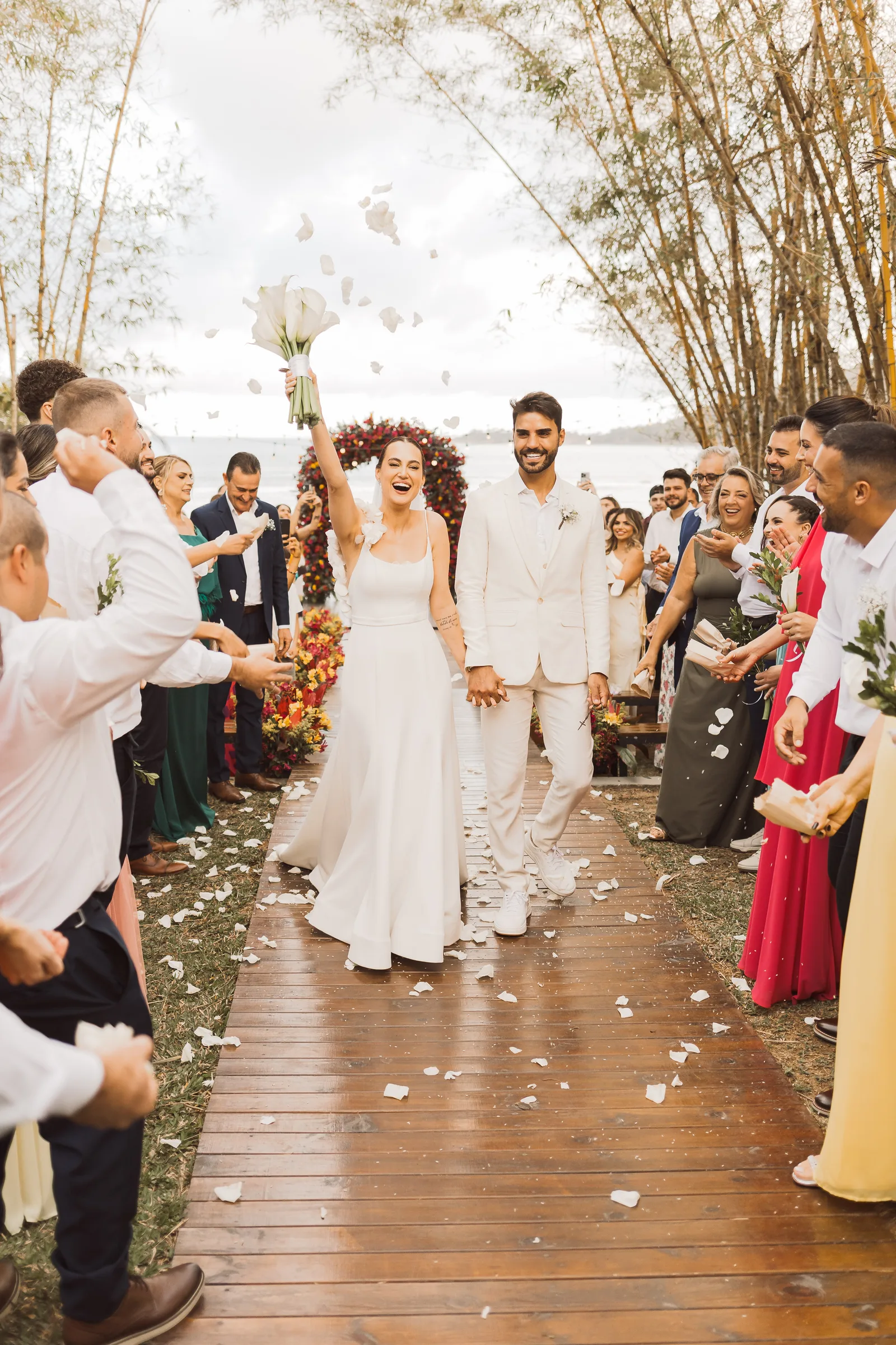 Casamento de Larissa & Ever · Pappilon Beach, Ubatuba — foto 114