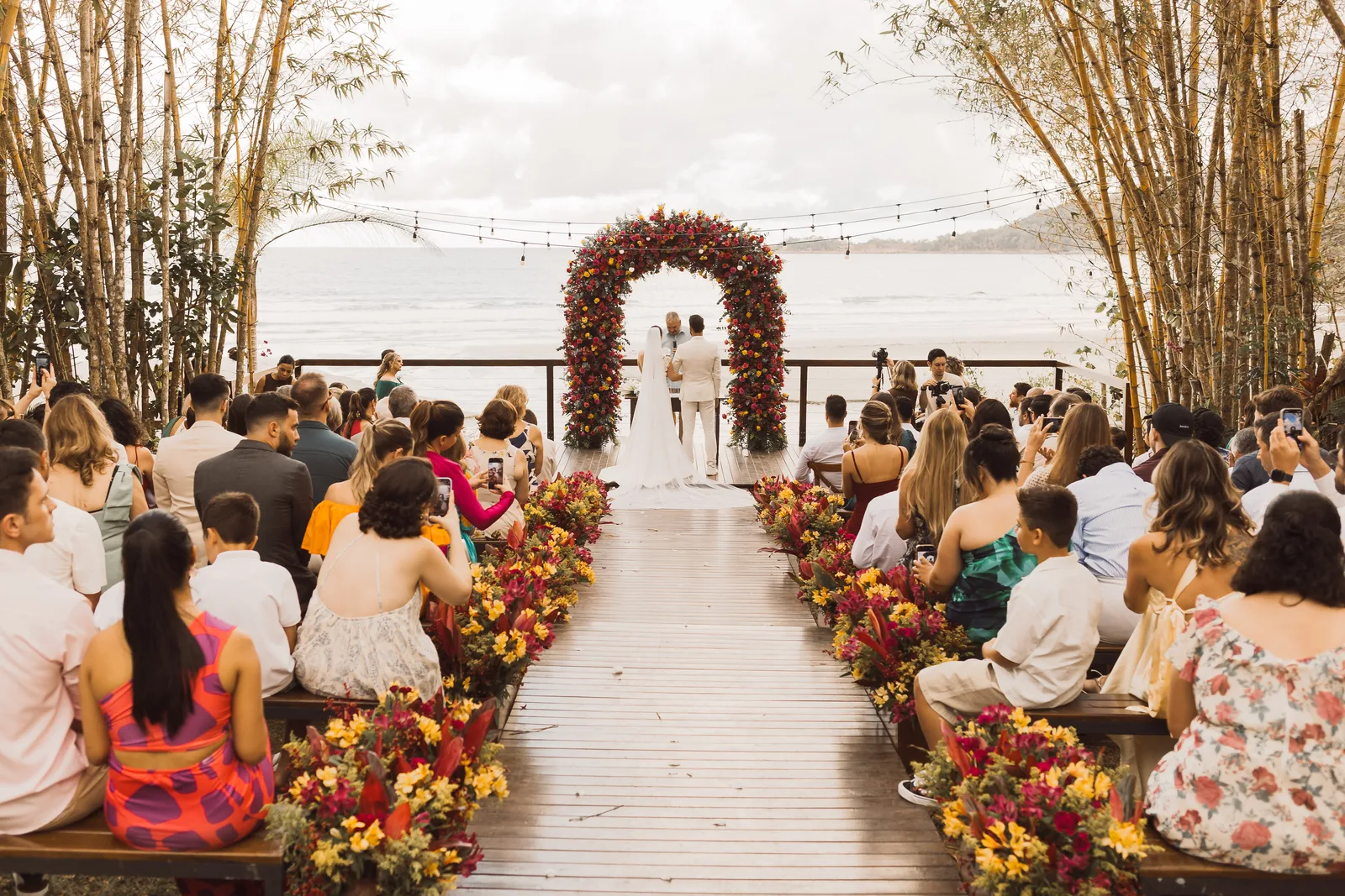 Casamento de Larissa & Ever · Pappilon Beach, Ubatuba — foto 80