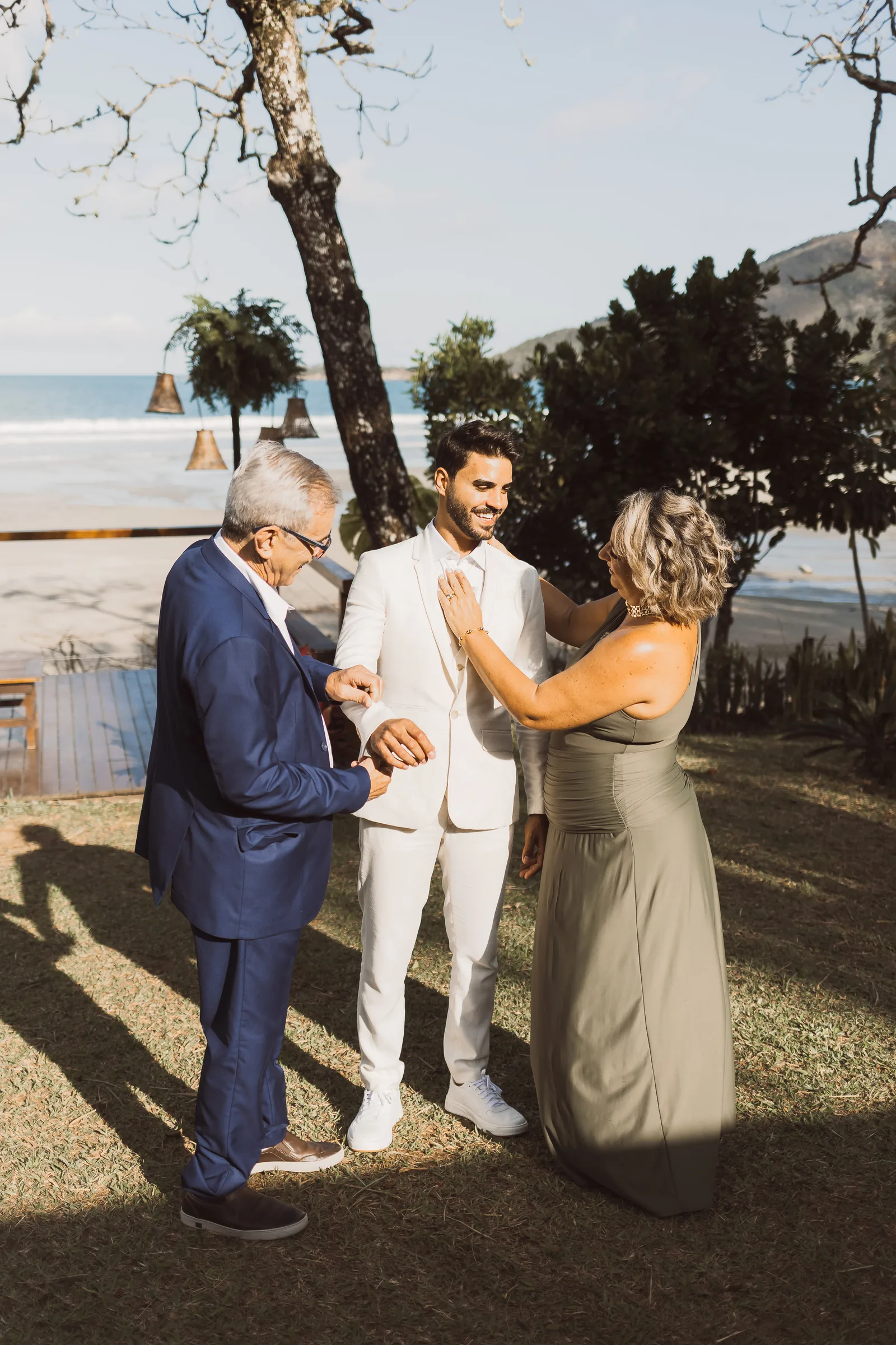 Casamento de Larissa & Ever · Pappilon Beach, Ubatuba — foto 52