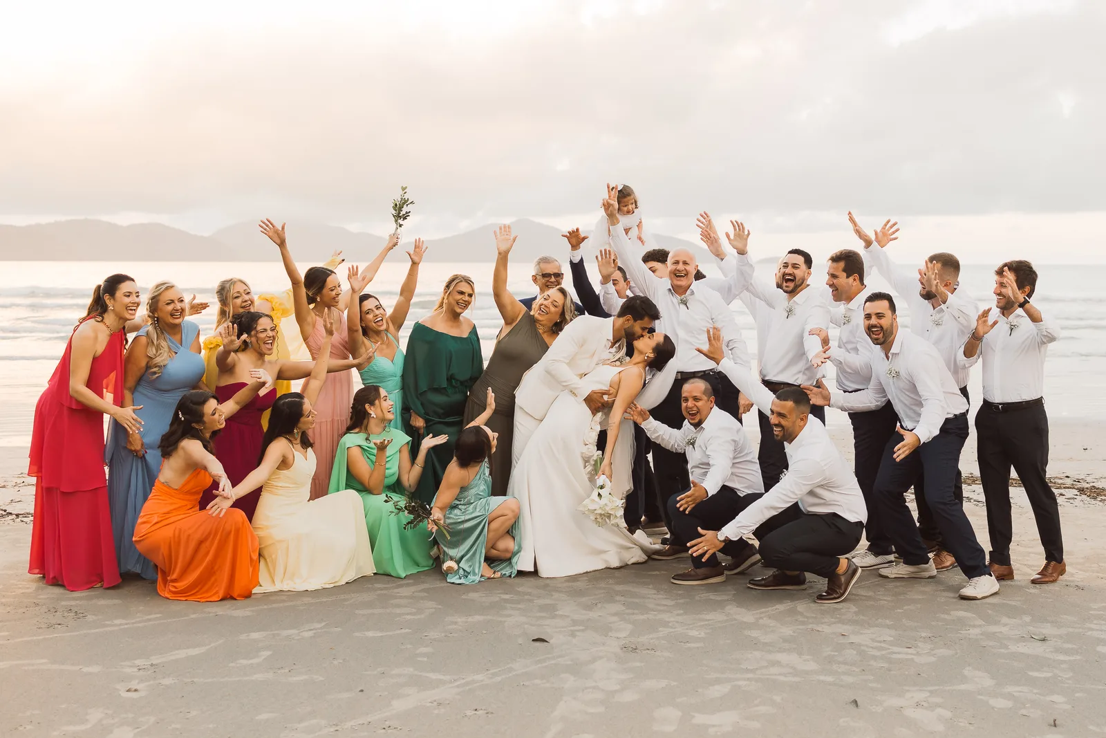 Casamento de Larissa & Ever · Pappilon Beach, Ubatuba — foto 138