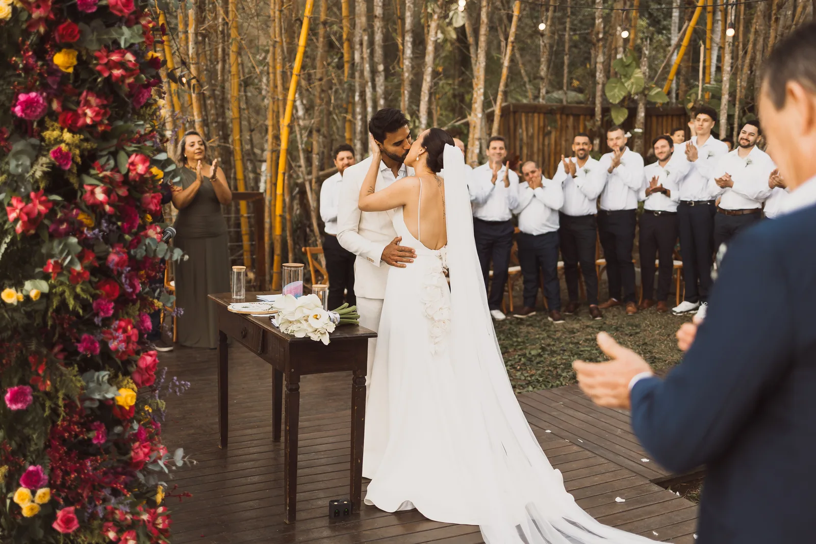 Casamento de Larissa & Ever · Pappilon Beach, Ubatuba — foto 110