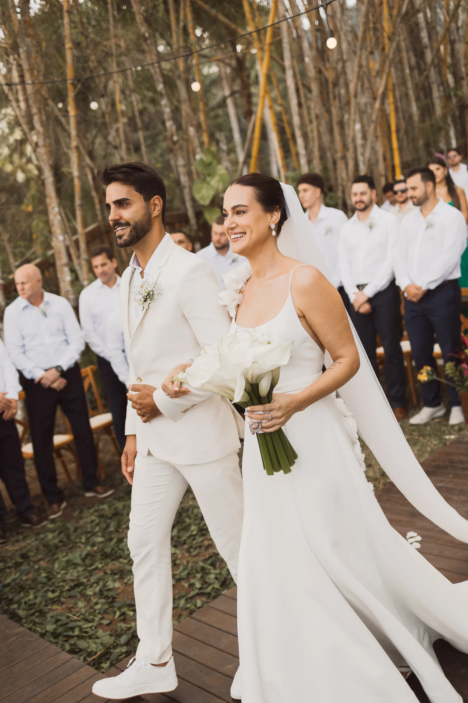 Casamento de Larissa & Ever · Pappilon Beach, Ubatuba — foto 74