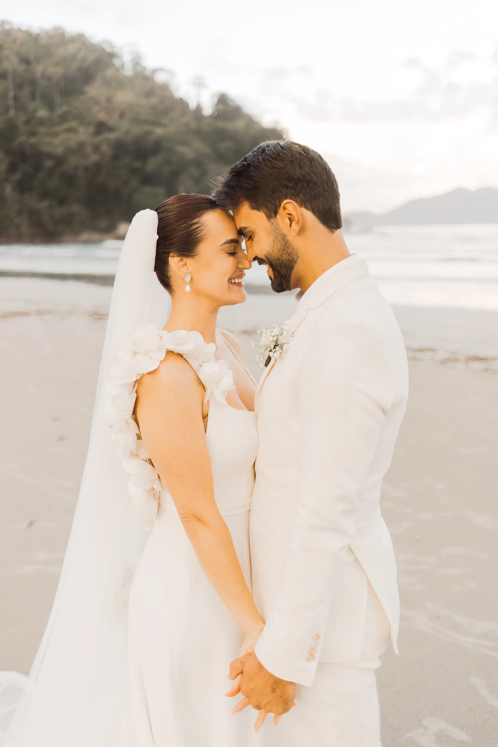 Casamento de Larissa & Ever · Pappilon Beach, Ubatuba — foto 123
