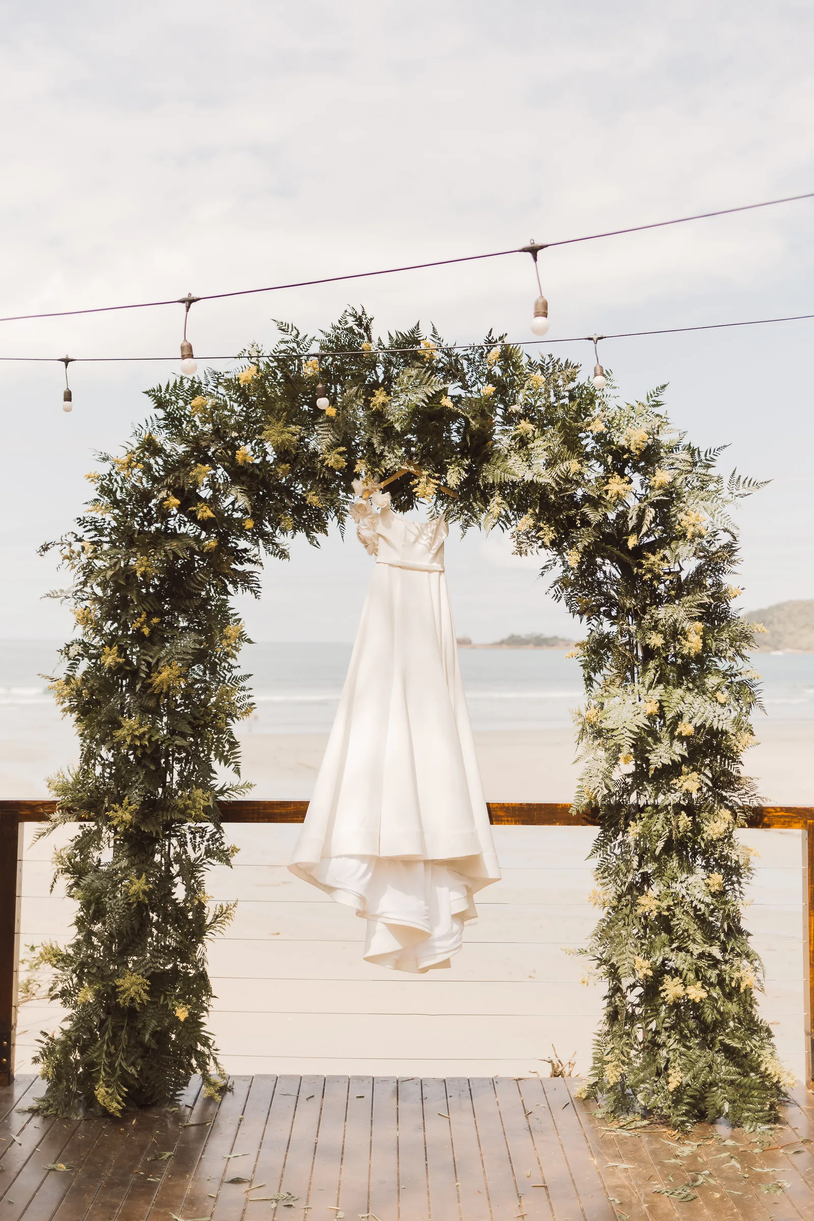 Casamento de Larissa & Ever · Pappilon Beach, Ubatuba — foto 2