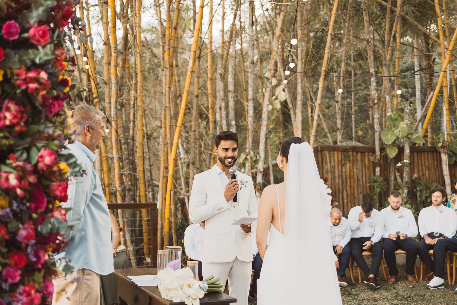 Casamento de Larissa & Ever · Pappilon Beach, Ubatuba — foto 94