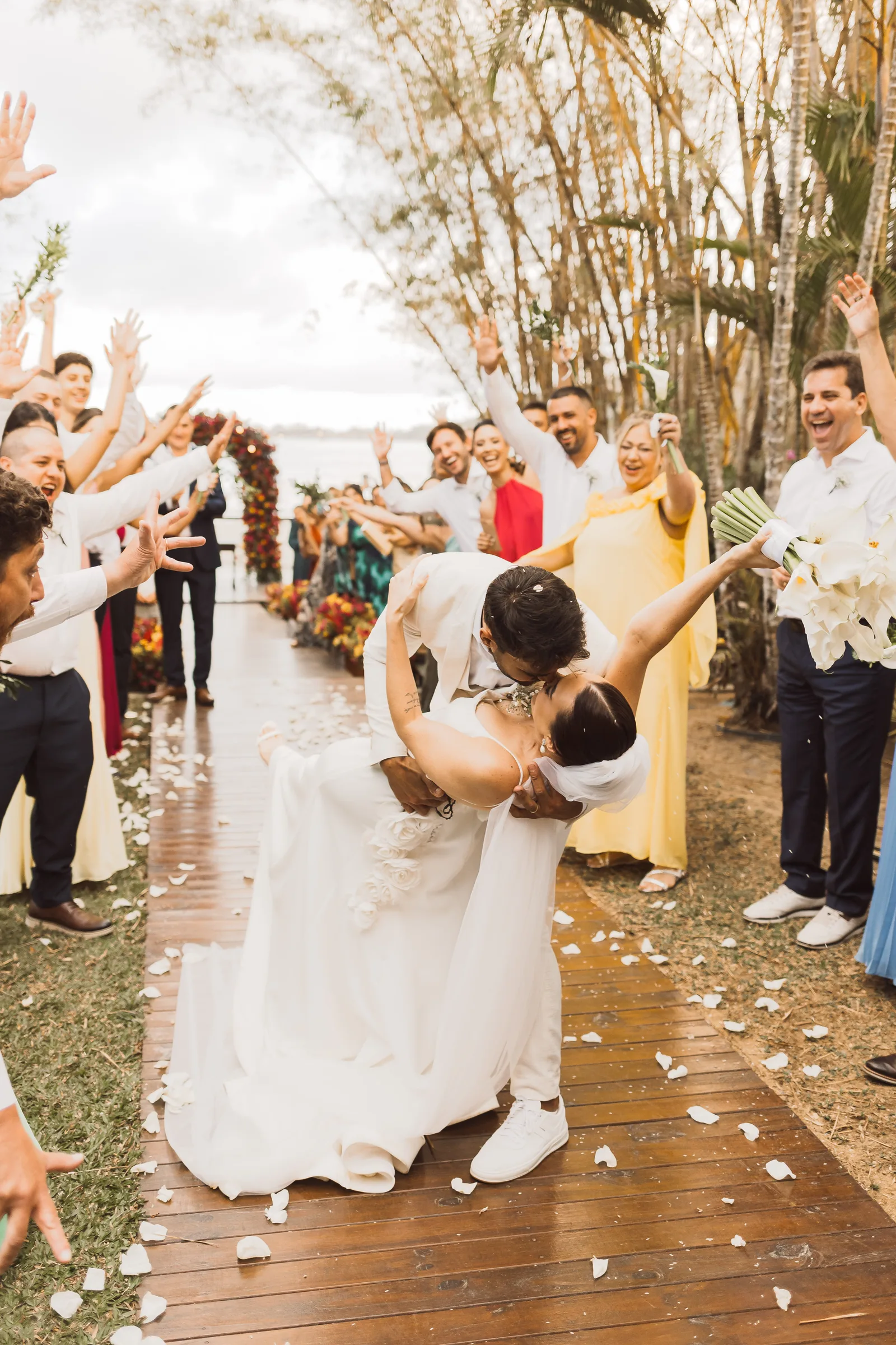 Casamento de Larissa & Ever · Pappilon Beach, Ubatuba — foto 118