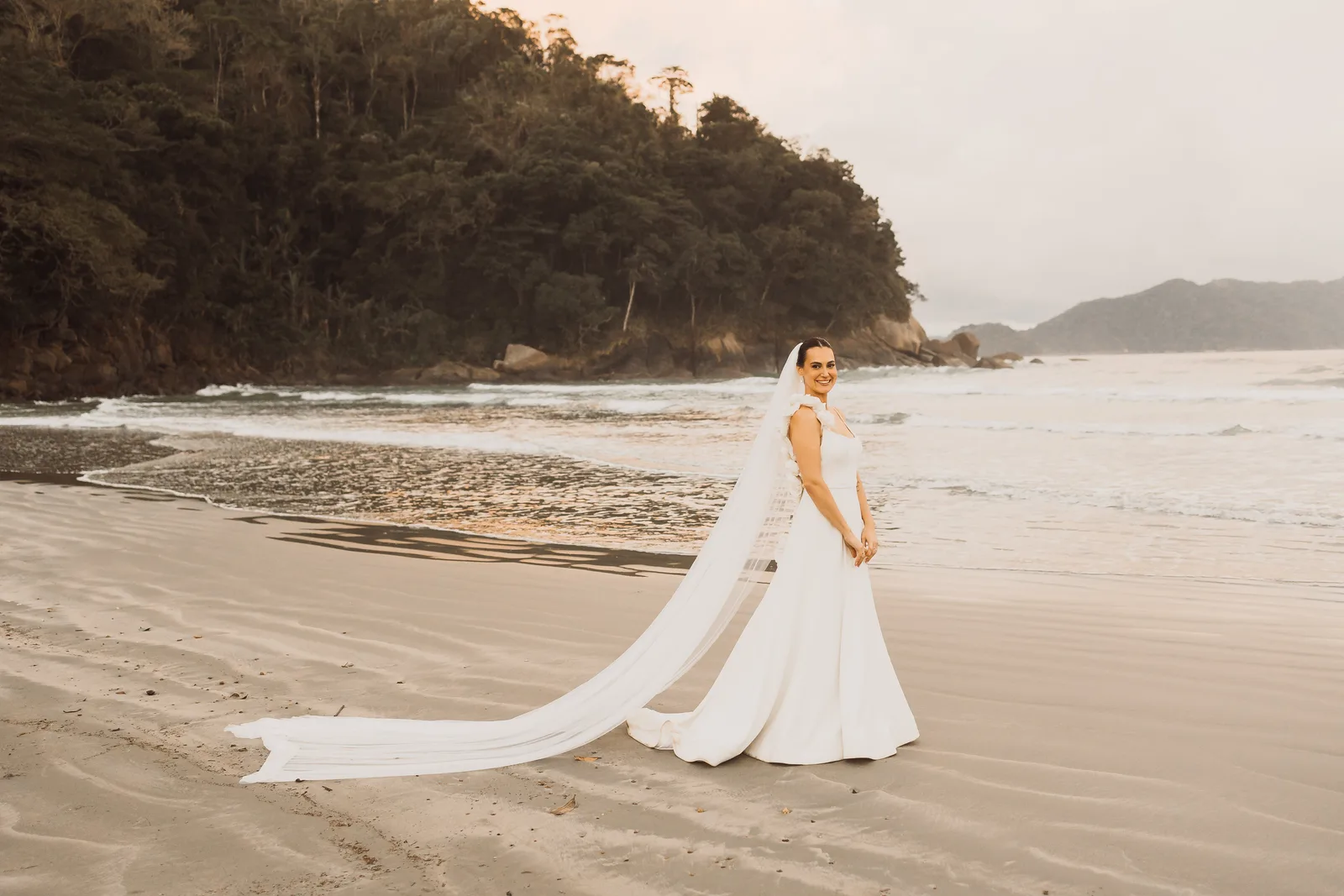 Casamento de Larissa & Ever · Pappilon Beach, Ubatuba — foto 145