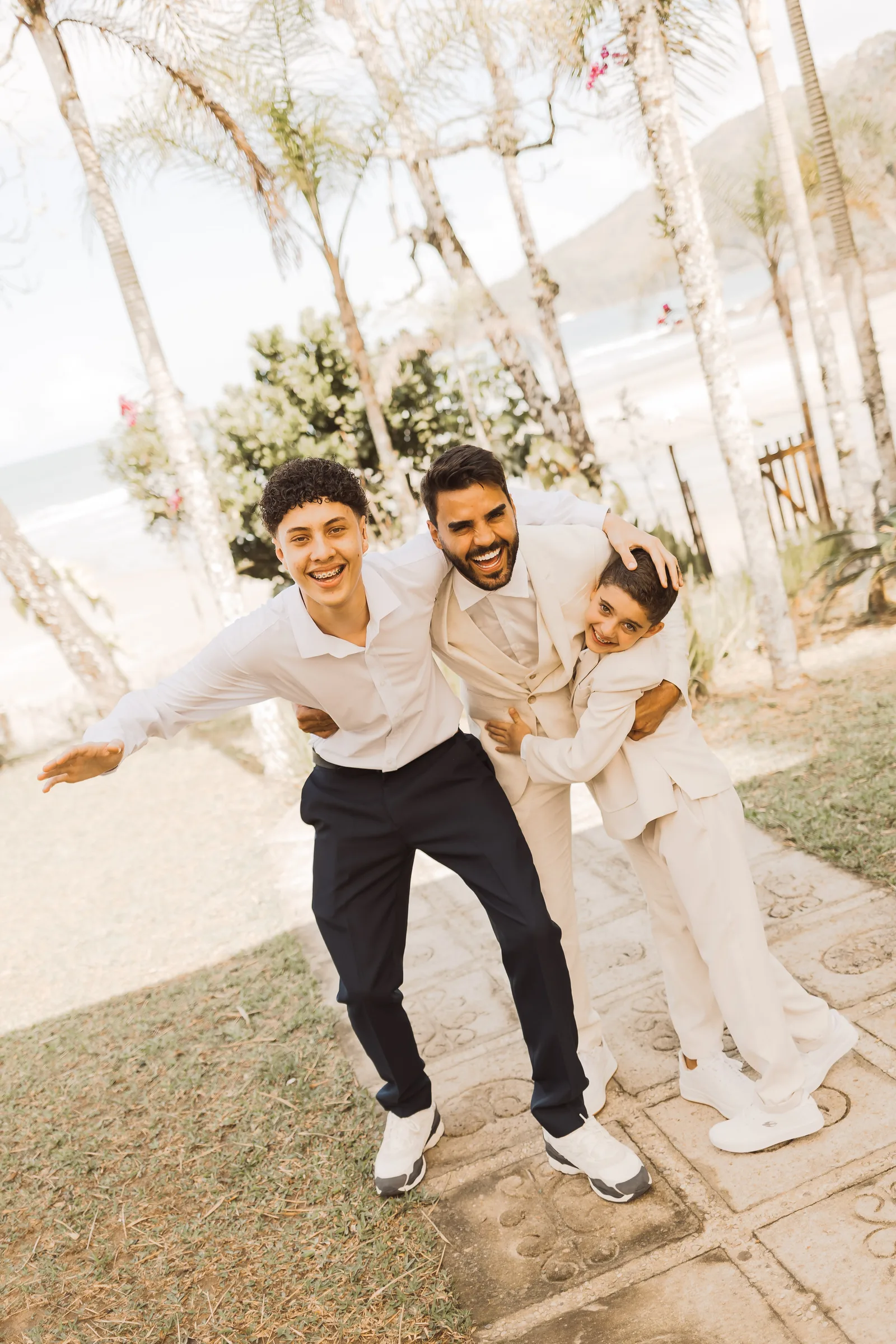 Casamento de Larissa & Ever · Pappilon Beach, Ubatuba — foto 33