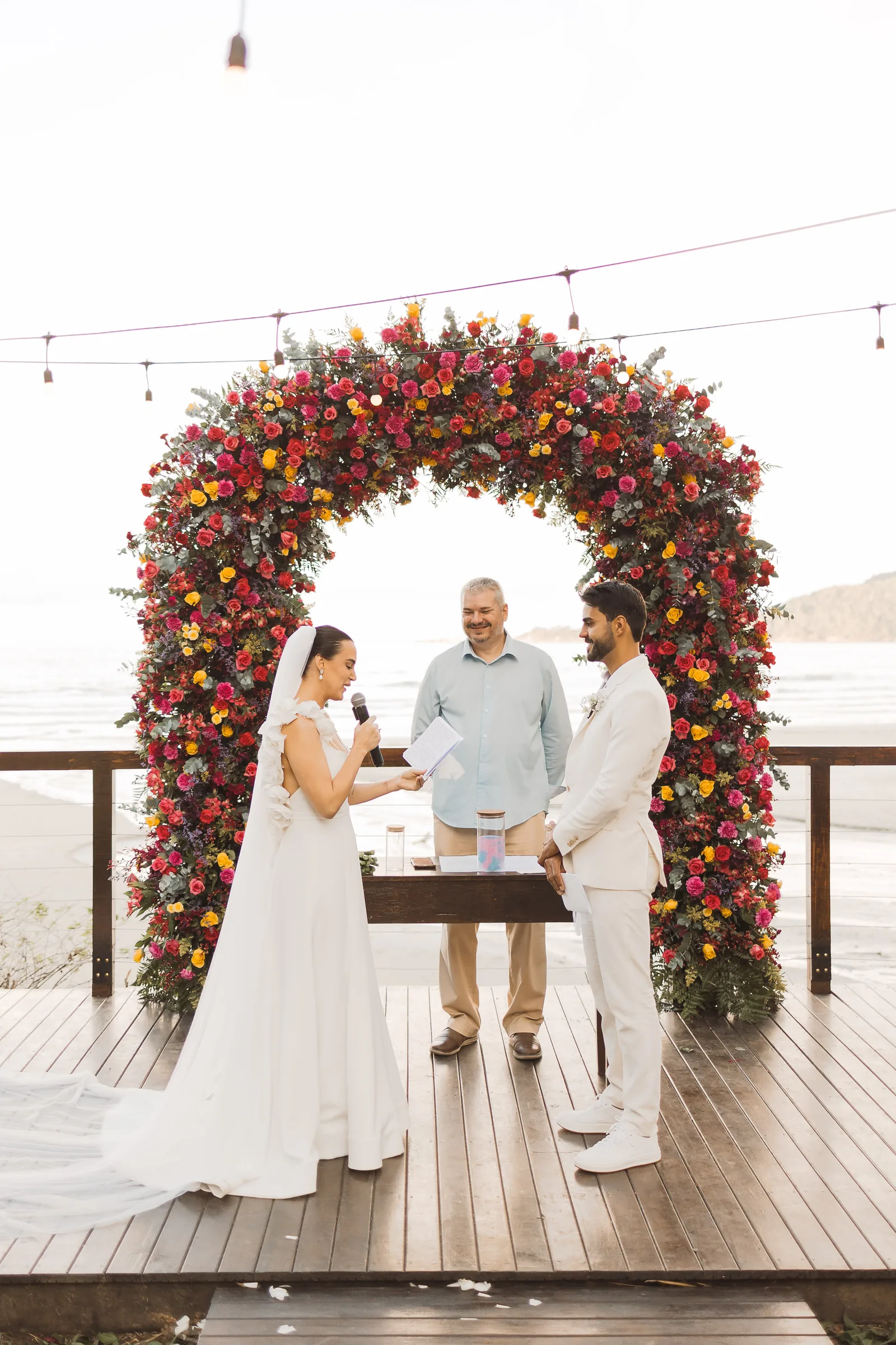 Casamento de Larissa & Ever · Pappilon Beach, Ubatuba — foto 102