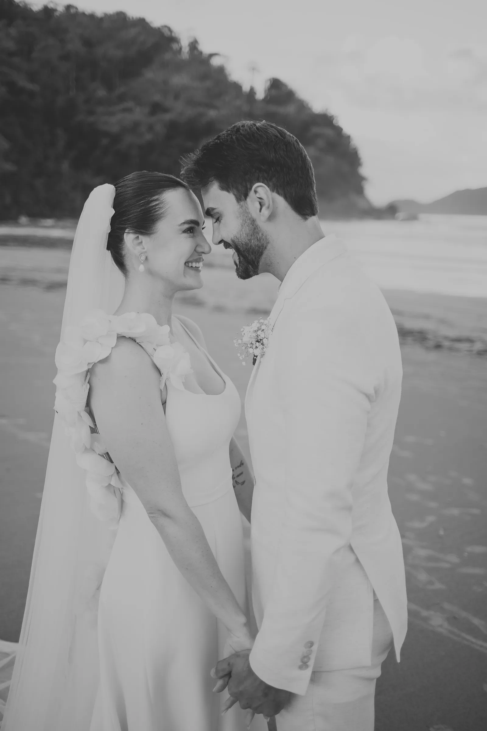 Casamento de Larissa & Ever · Pappilon Beach, Ubatuba — foto 124