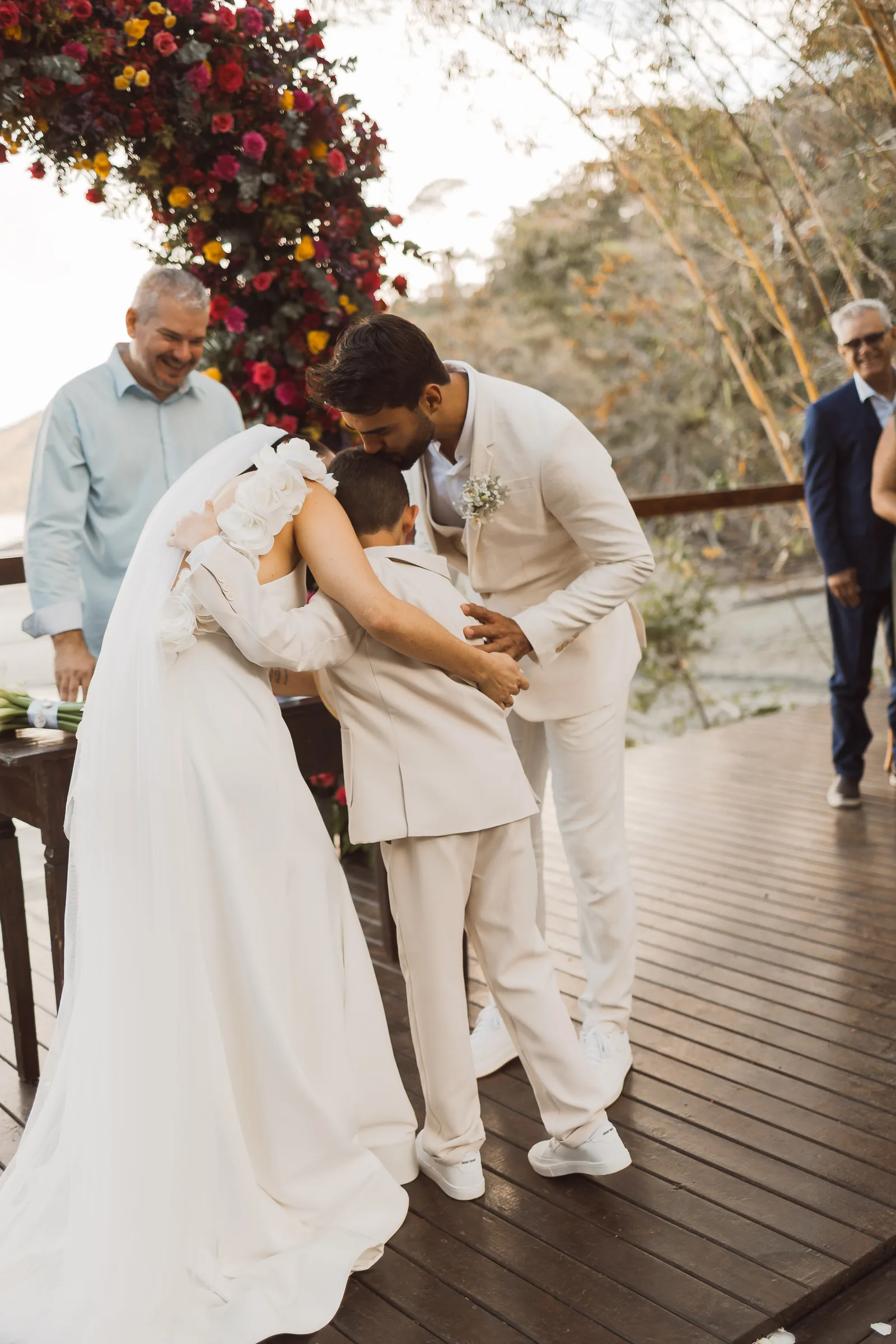 Casamento de Larissa & Ever · Pappilon Beach, Ubatuba — foto 106